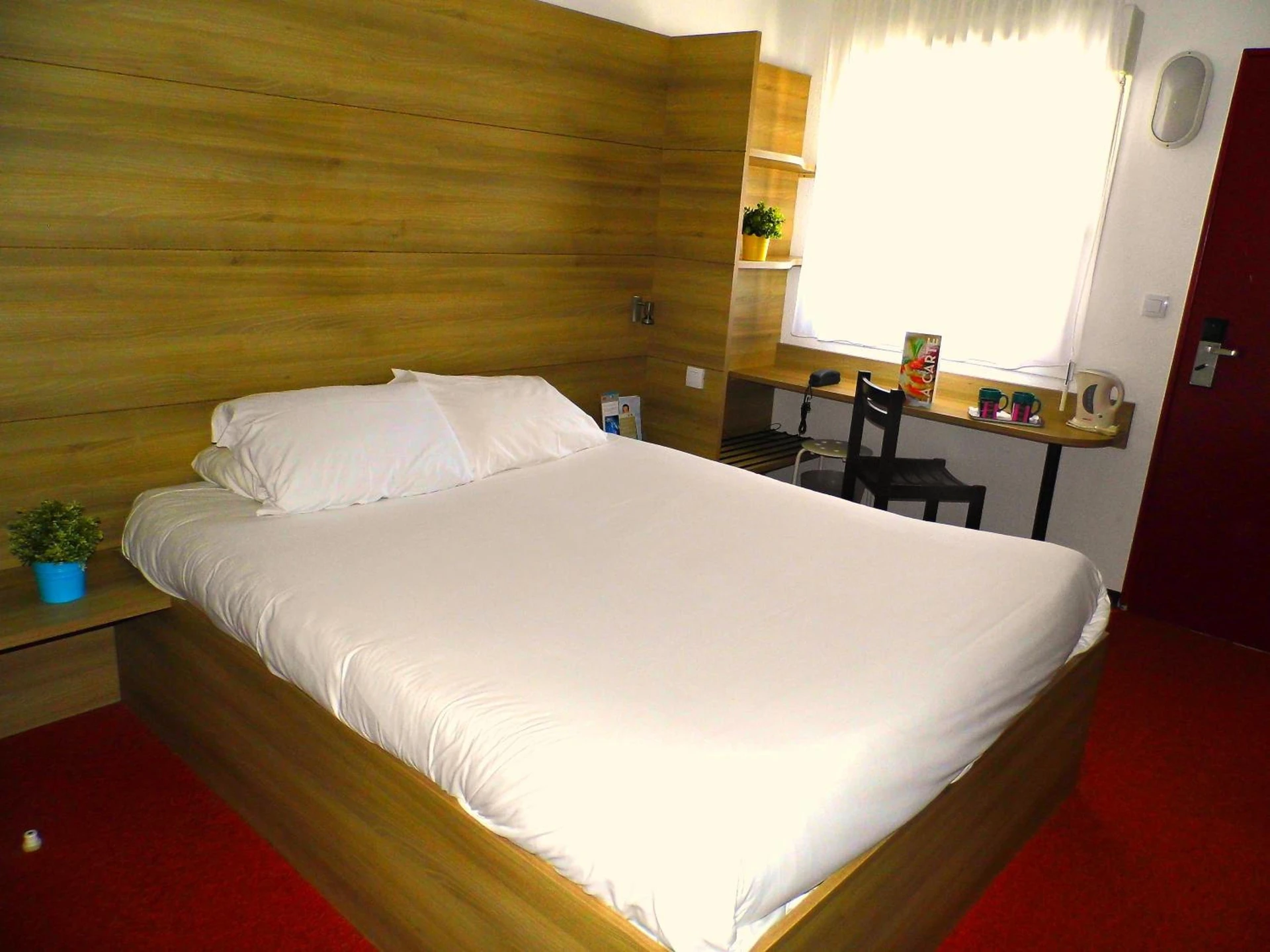 Chambre disponible pour un séminaire d'entreprise à So'Lodge Niort A83 - La Creche