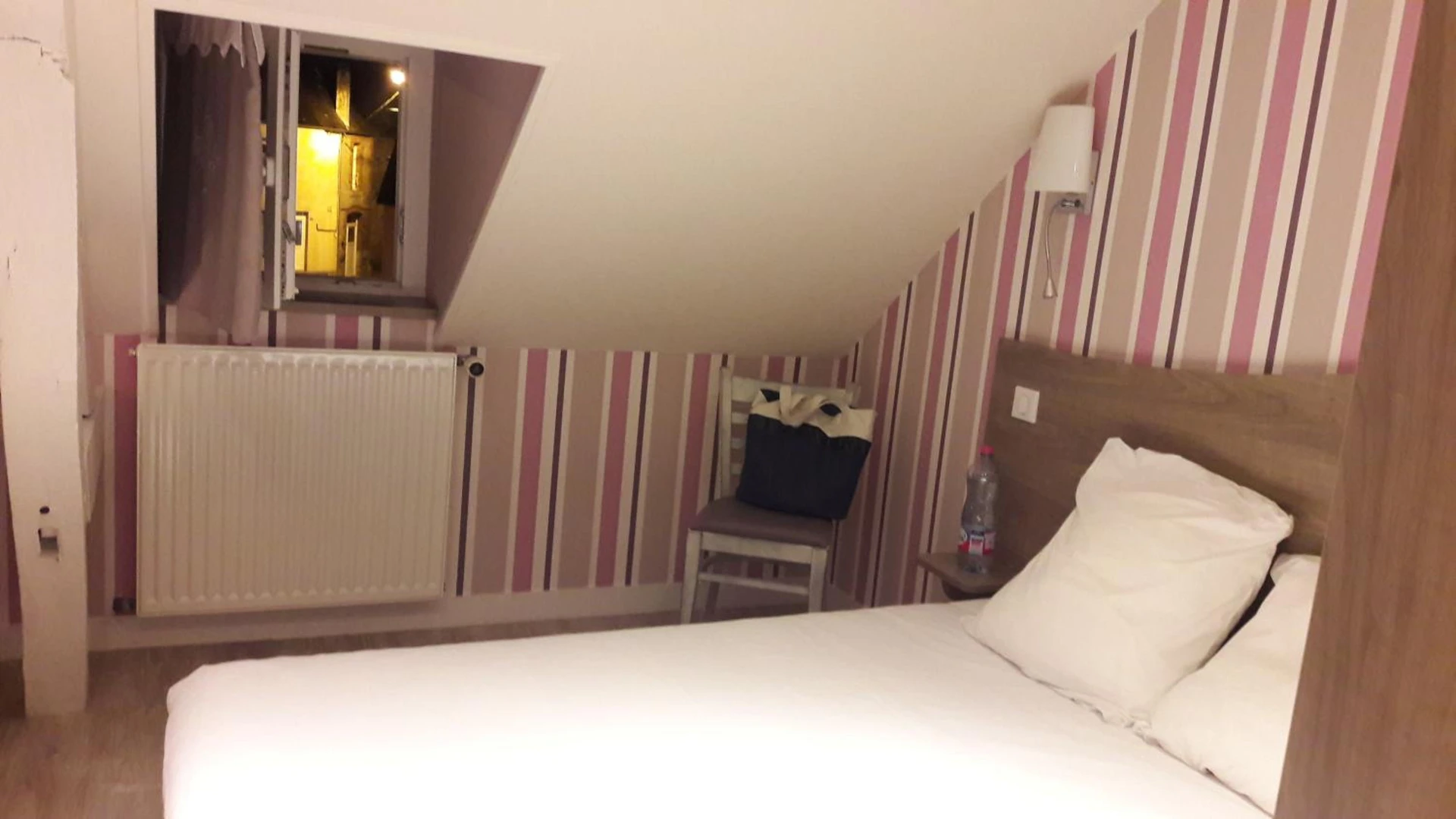 Chambre disponible pour un séminaire d'entreprise à Restaurant Hotel Logis Chez Sophie - Briouze