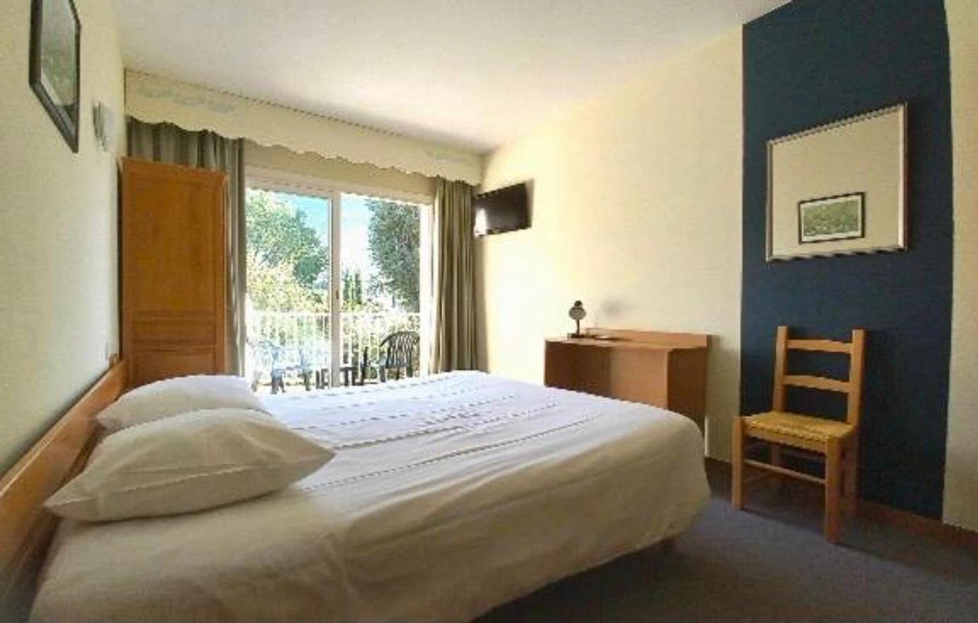 Chambre disponible pour un séminaire d'entreprise à Hôtel Sous l'Olivier - Buis-les-Baronnies