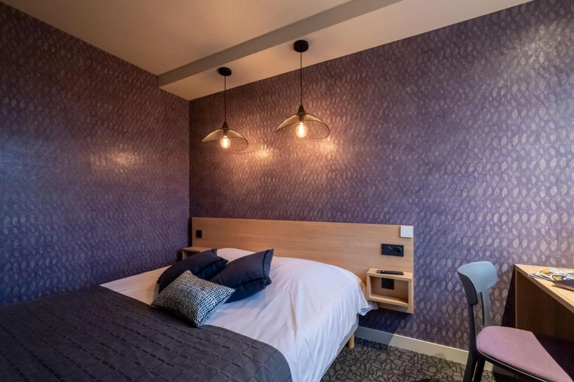 Chambre disponible pour un séminaire d'entreprise à Sous Les Pins - Étoile-sur-Rhône