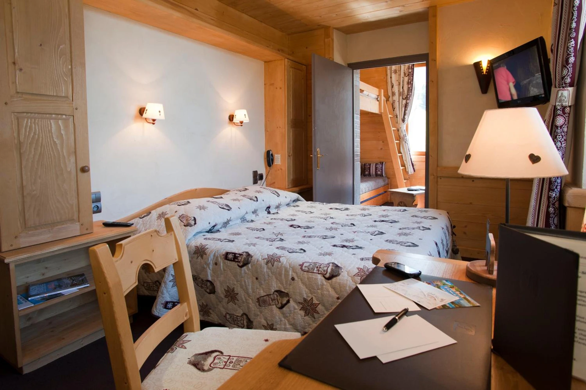 Chambre disponible pour un séminaire d'entreprise à Logis Hotel & Spa Beau-Site - Saint-Jean-de-Sixt