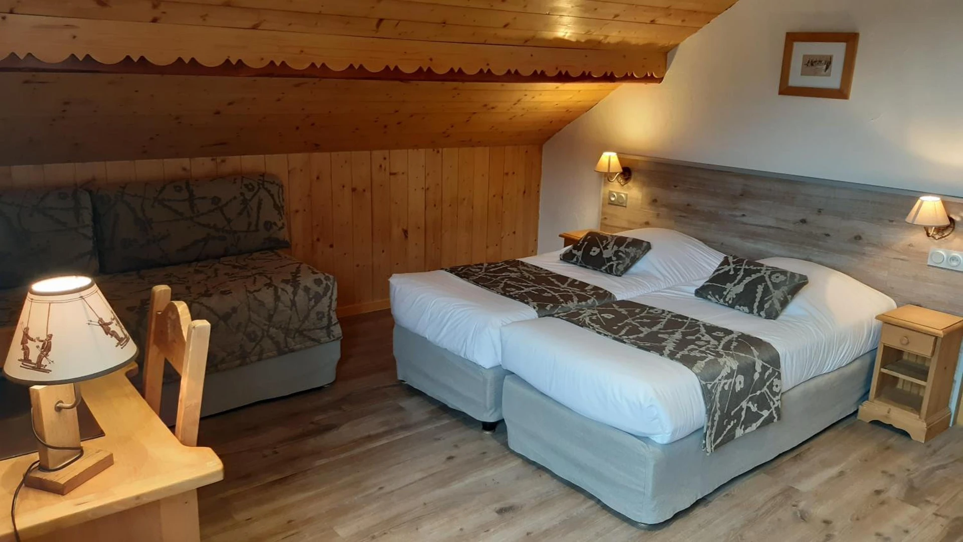 Chambre disponible pour un séminaire d'entreprise à Logis Hotel & Spa Beau-Site - Saint-Jean-de-Sixt