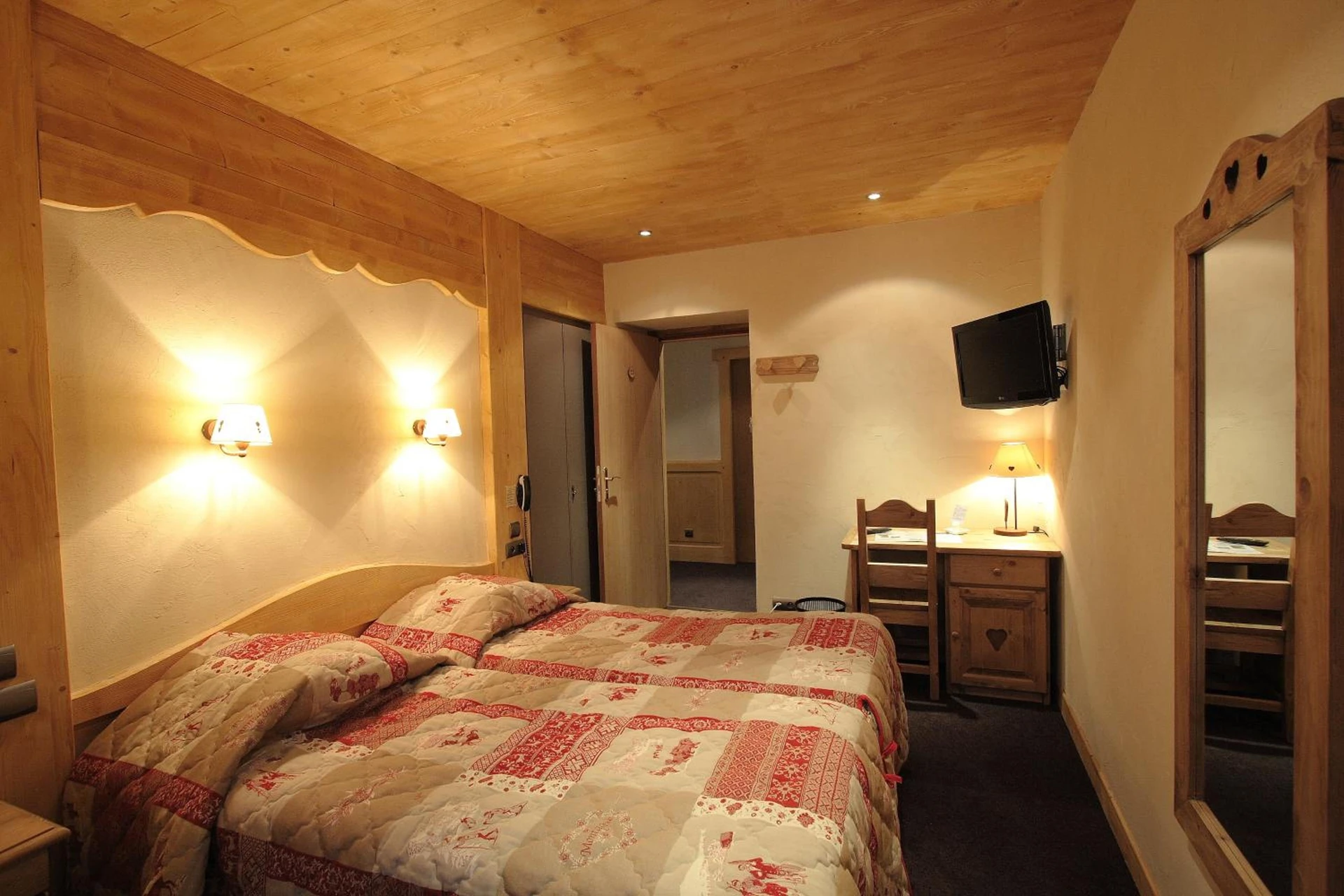 Magnifique chambre pour un séminaire d'entreprise à Logis Hotel & Spa Beau-Site - Saint-Jean-de-Sixt