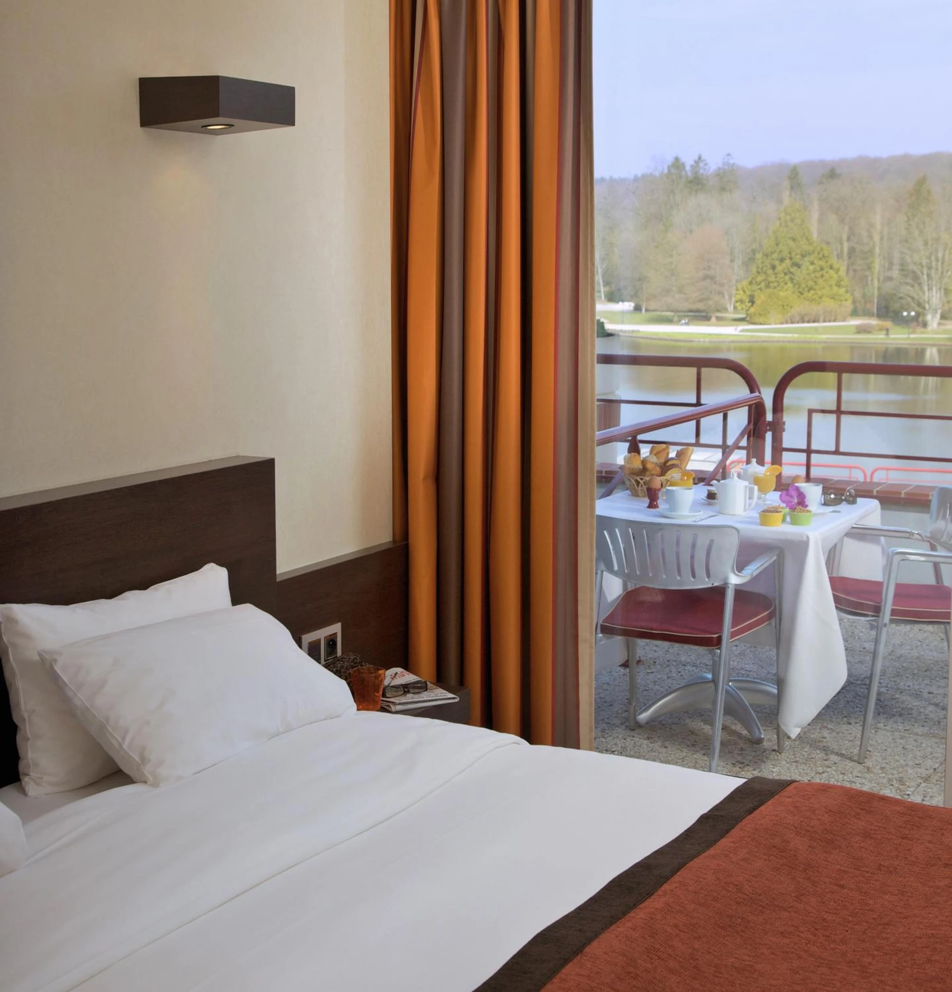 Magnifique chambre pour un séminaire d'entreprise à Hôtel Spa Du Béryl - Bagnoles-de-l'Orne