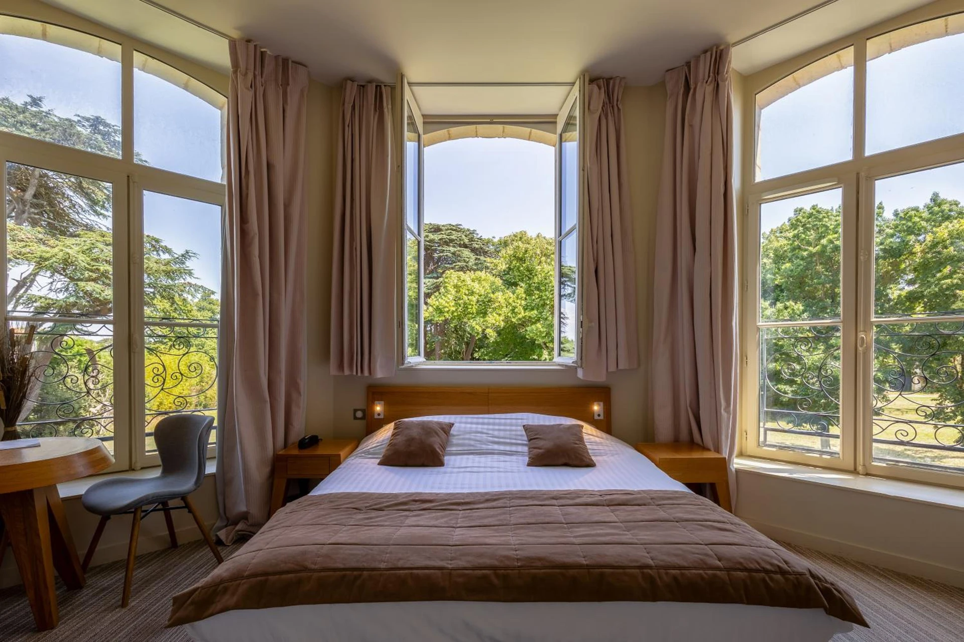 Chambre disponible pour un séminaire d'entreprise à Hôtel et SPA du Château - Lagord