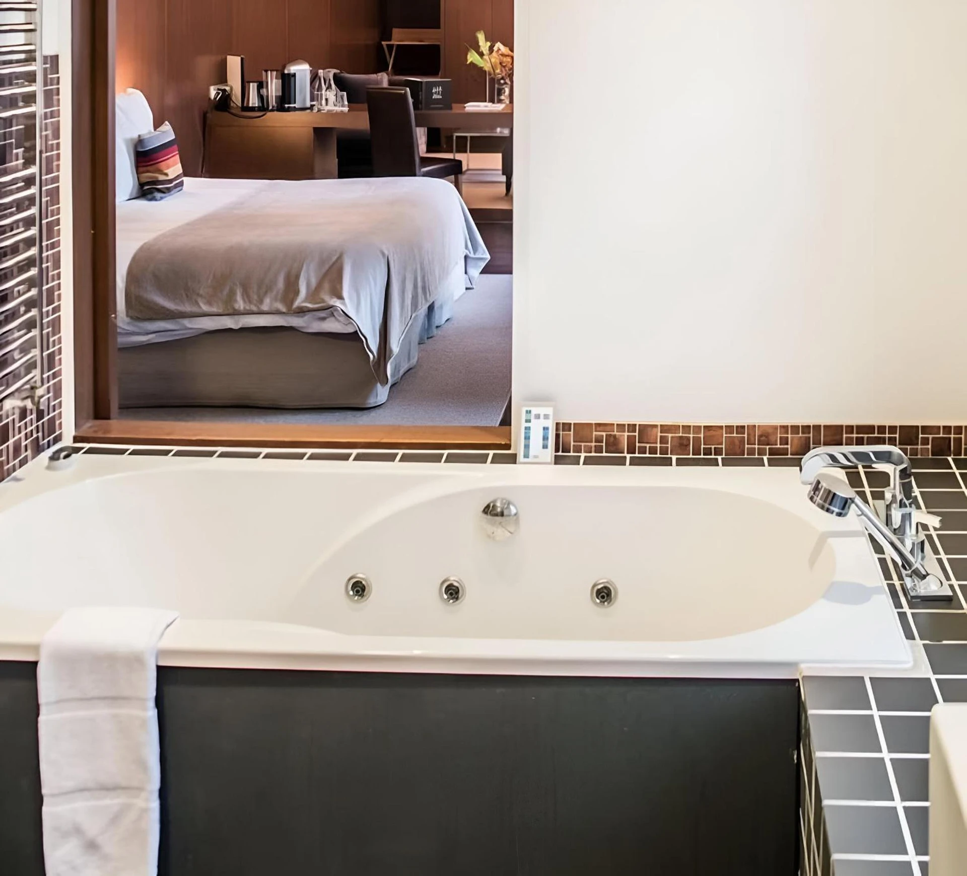 Chambre disponible pour un séminaire d'entreprise à Les Pleiades Hôtel-Spa-Restaurant - Barbizon