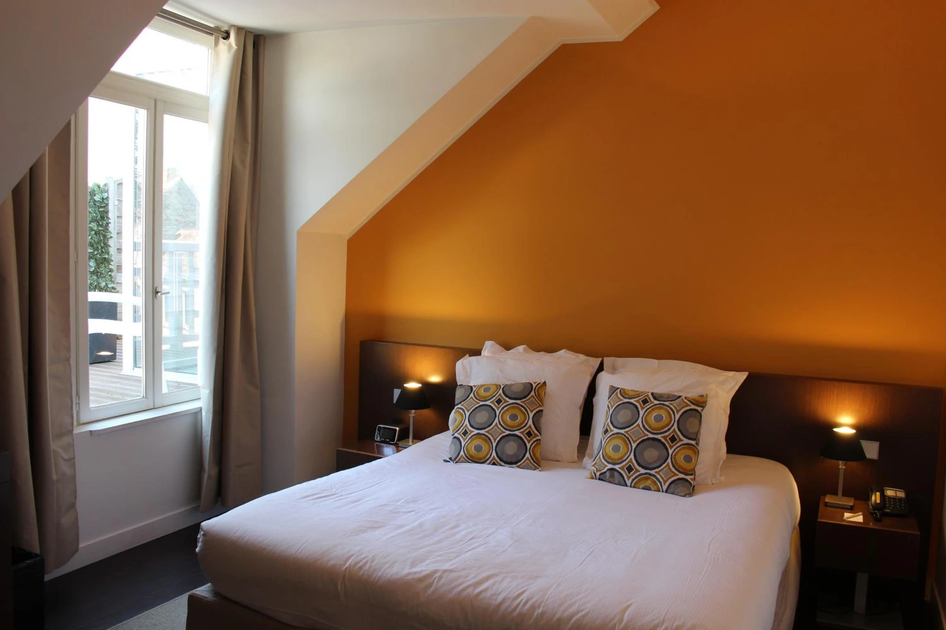 Chambre disponible pour un séminaire d'entreprise à Les Pleiades Hôtel-Spa-Restaurant - Barbizon