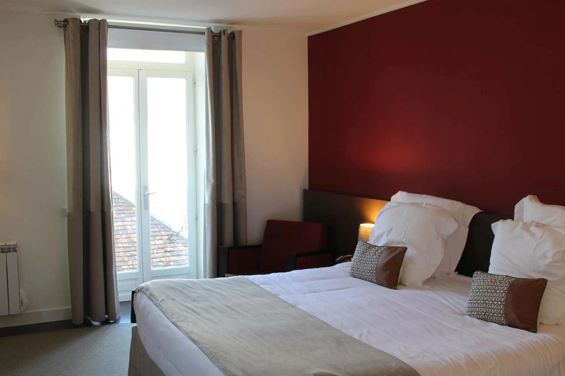Chambre disponible pour un séminaire d'entreprise à Les Pleiades Hôtel-Spa-Restaurant - Barbizon