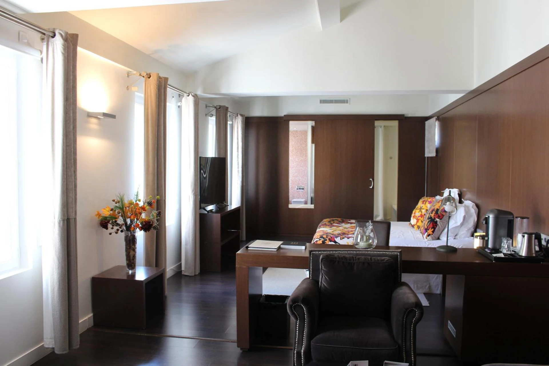 Magnifique chambre pour un séminaire d'entreprise à Les Pleiades Hôtel-Spa-Restaurant - Barbizon