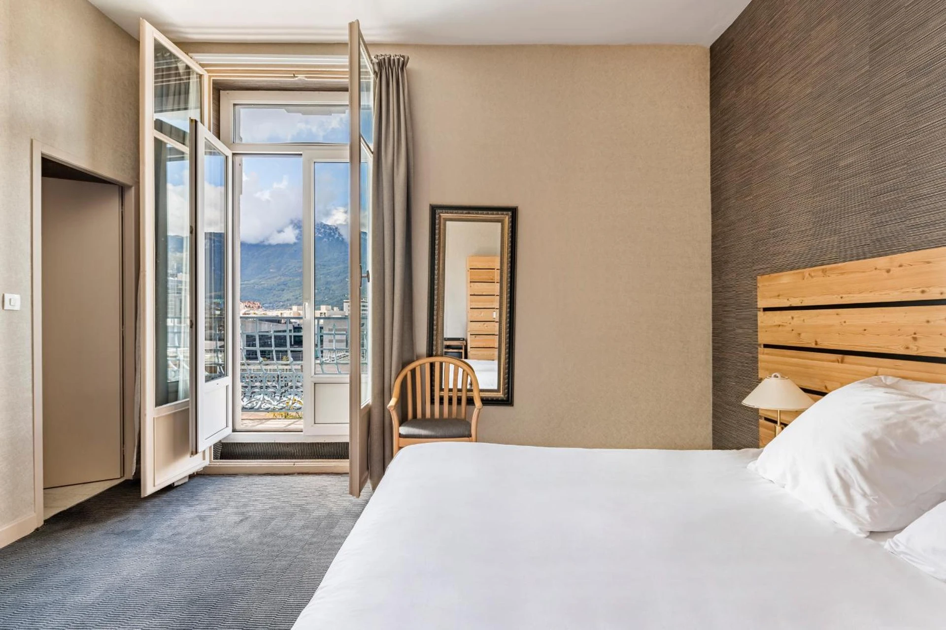 Chambre disponible pour un séminaire d'entreprise à Hôtel Terminus - Grenoble