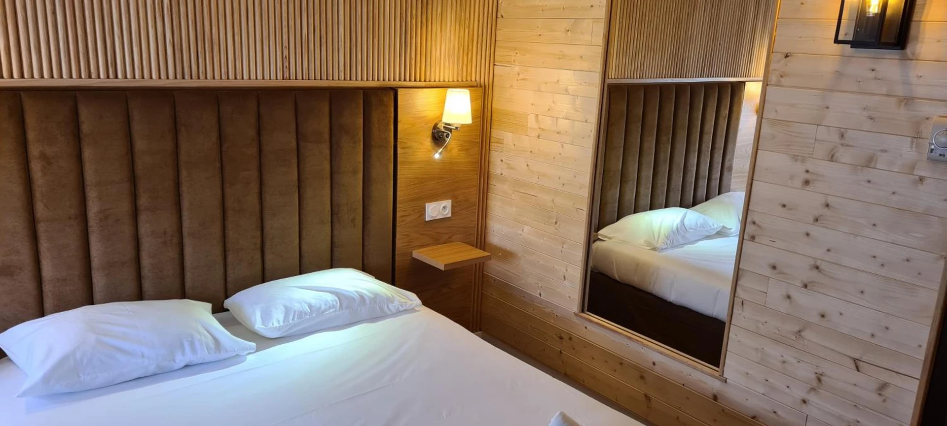 Magnifique chambre pour un séminaire d'entreprise à The Originals Access, Hôtel Foix - Foix
