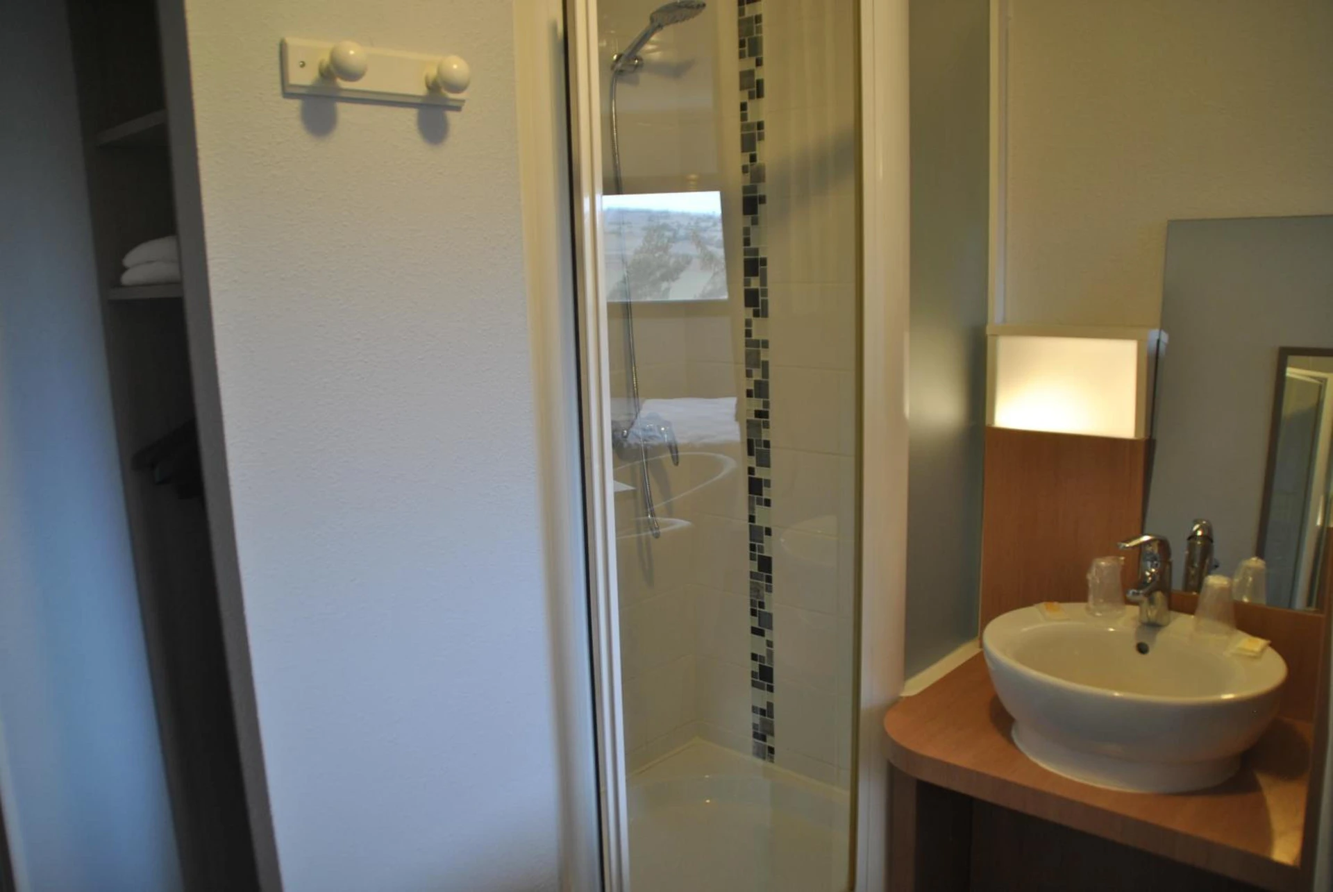 Chambre à The Originals Access, Hôtel Millau Sud - Organiser un séminaire d'entreprise à LʼHospitalet-du-Larzac