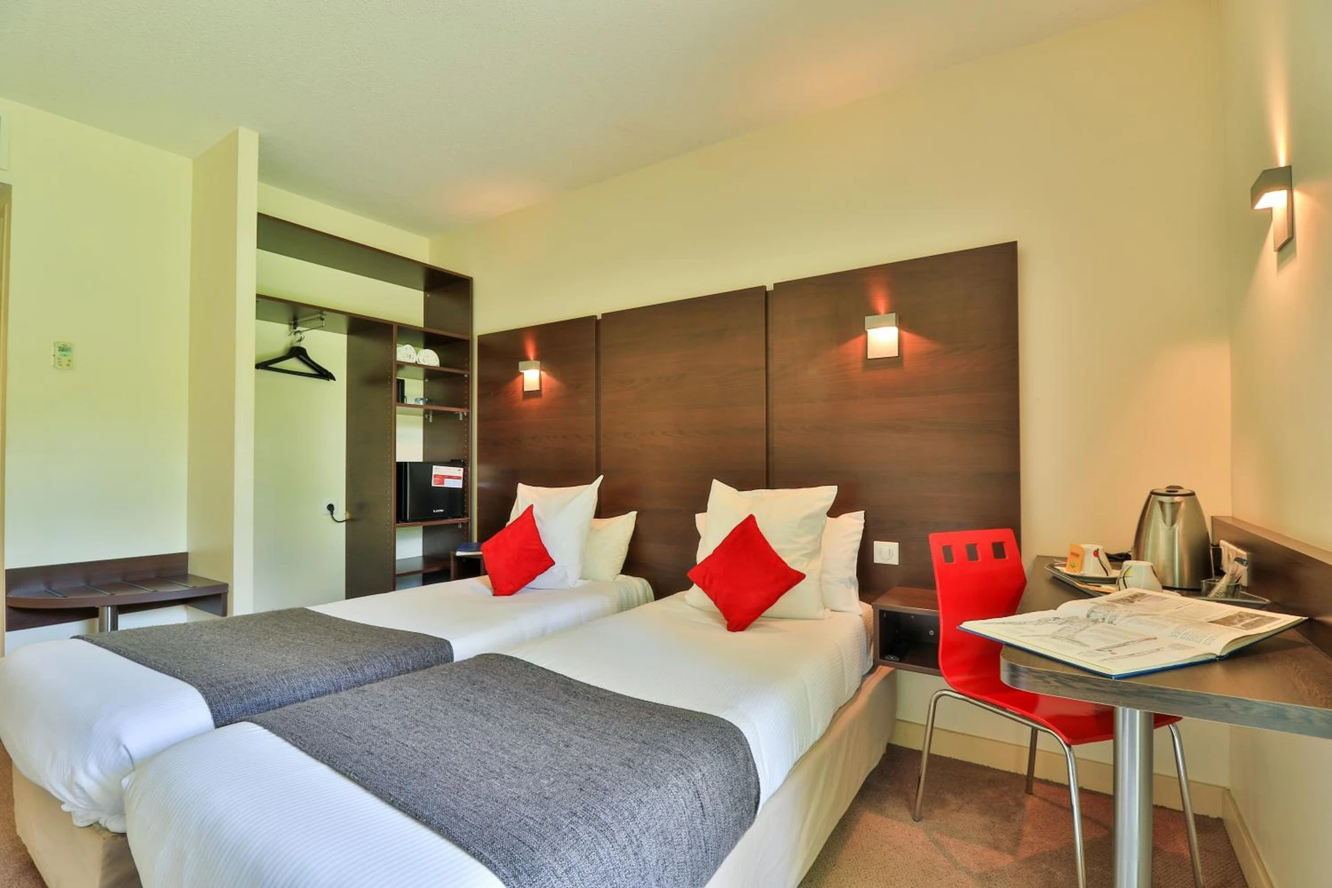 Chambre disponible pour un séminaire d'entreprise à The Originals Boutique, Hôtel Le Cap, Gap Sud - Tallard