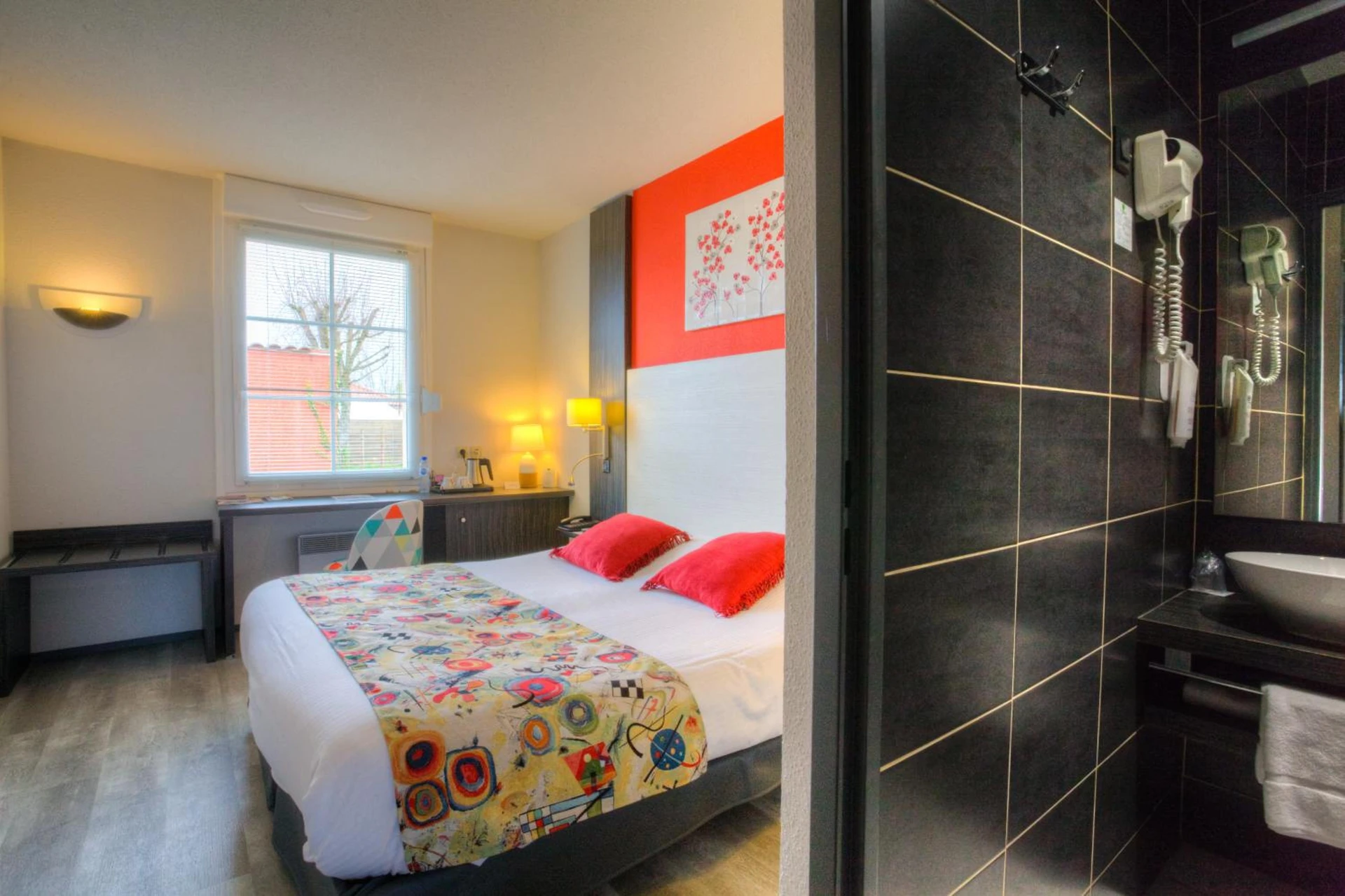 Chambre disponible pour un séminaire d'entreprise à The Originals Boutique, Hôtel Le Pillebois, Bourg-en-Bresse Nord - Malafretaz