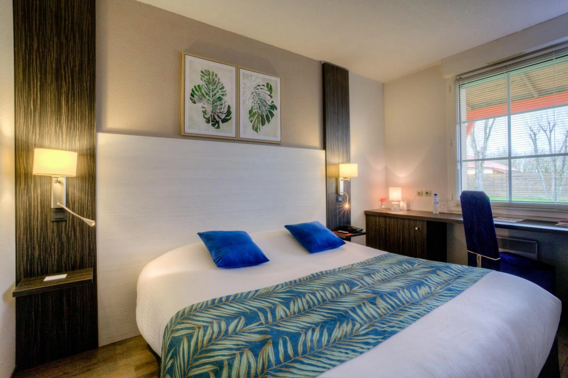 Magnifique chambre pour un séminaire d'entreprise à The Originals Boutique, Hôtel Le Pillebois, Bourg-en-Bresse Nord - Malafretaz