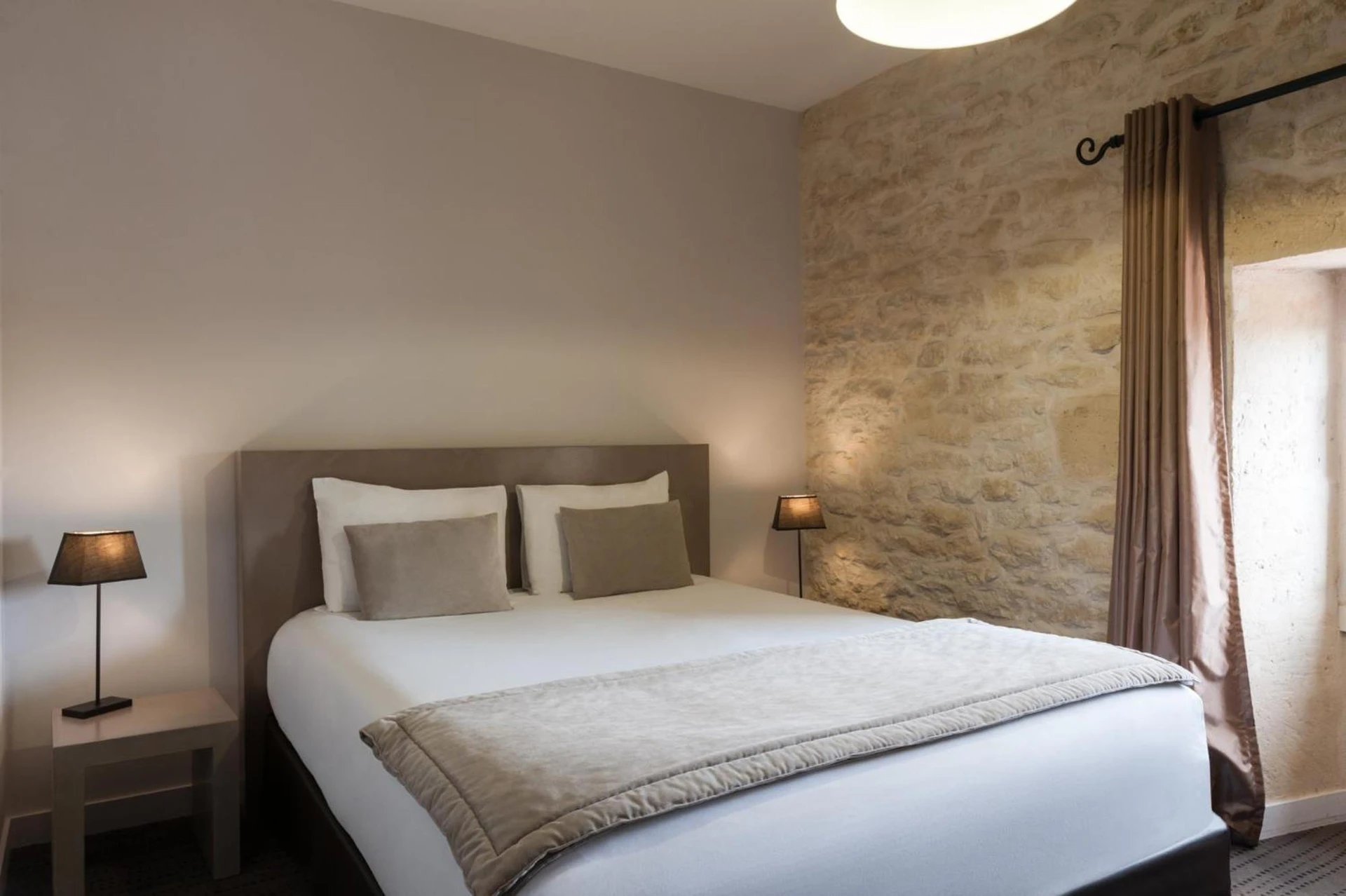 Magnifique chambre pour un séminaire d'entreprise à The Originals Boutique, Hôtel La Grange, Niort - Niort