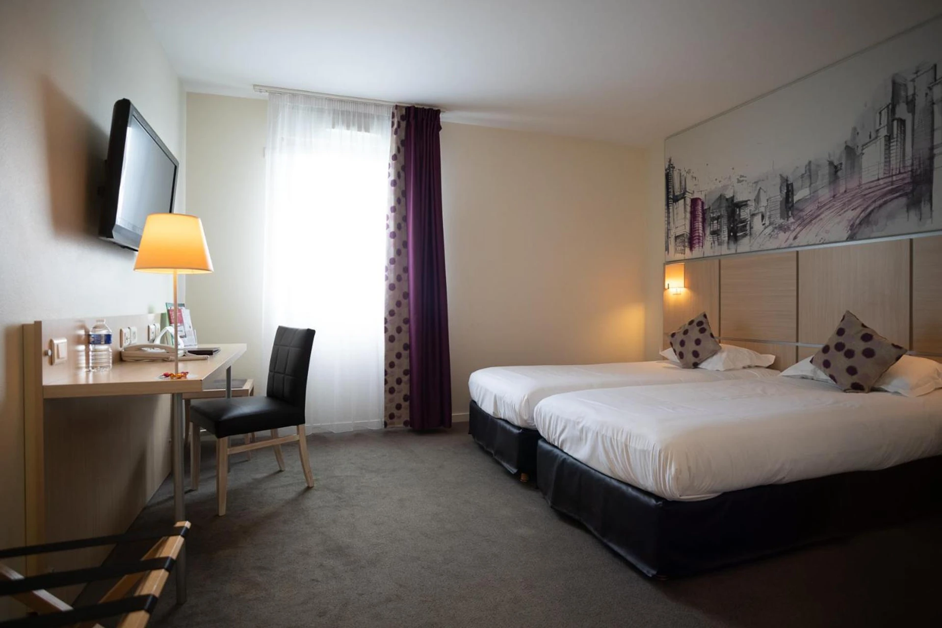 Chambre disponible pour un séminaire d'entreprise à The Originals Boutique, Actuel Hôtel, Saint-Etienne Aéroport - Andrézieux-Bouthéon