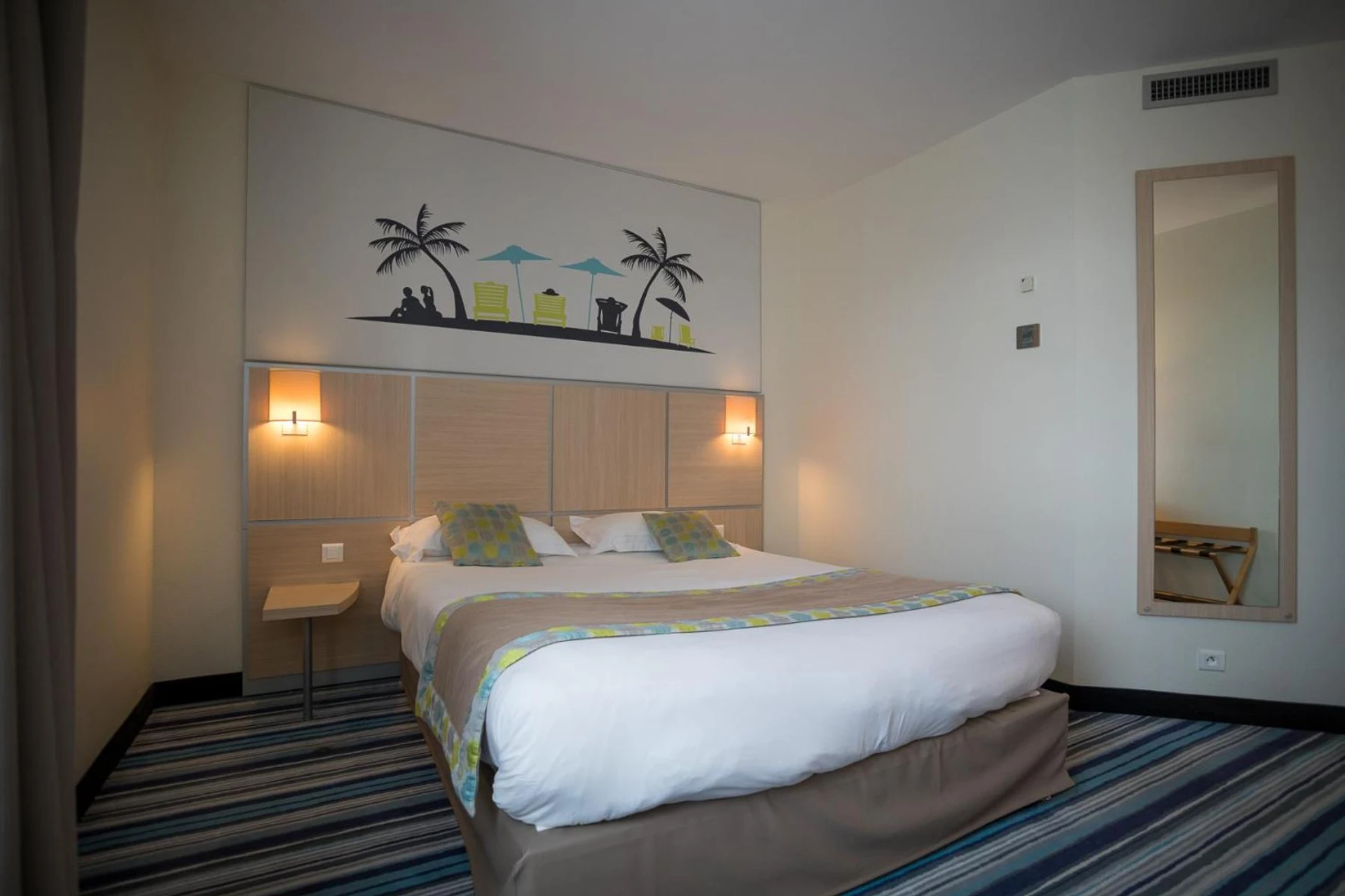Chambre disponible pour un séminaire d'entreprise à The Originals Boutique, Actuel Hôtel, Saint-Etienne Aéroport - Andrézieux-Bouthéon