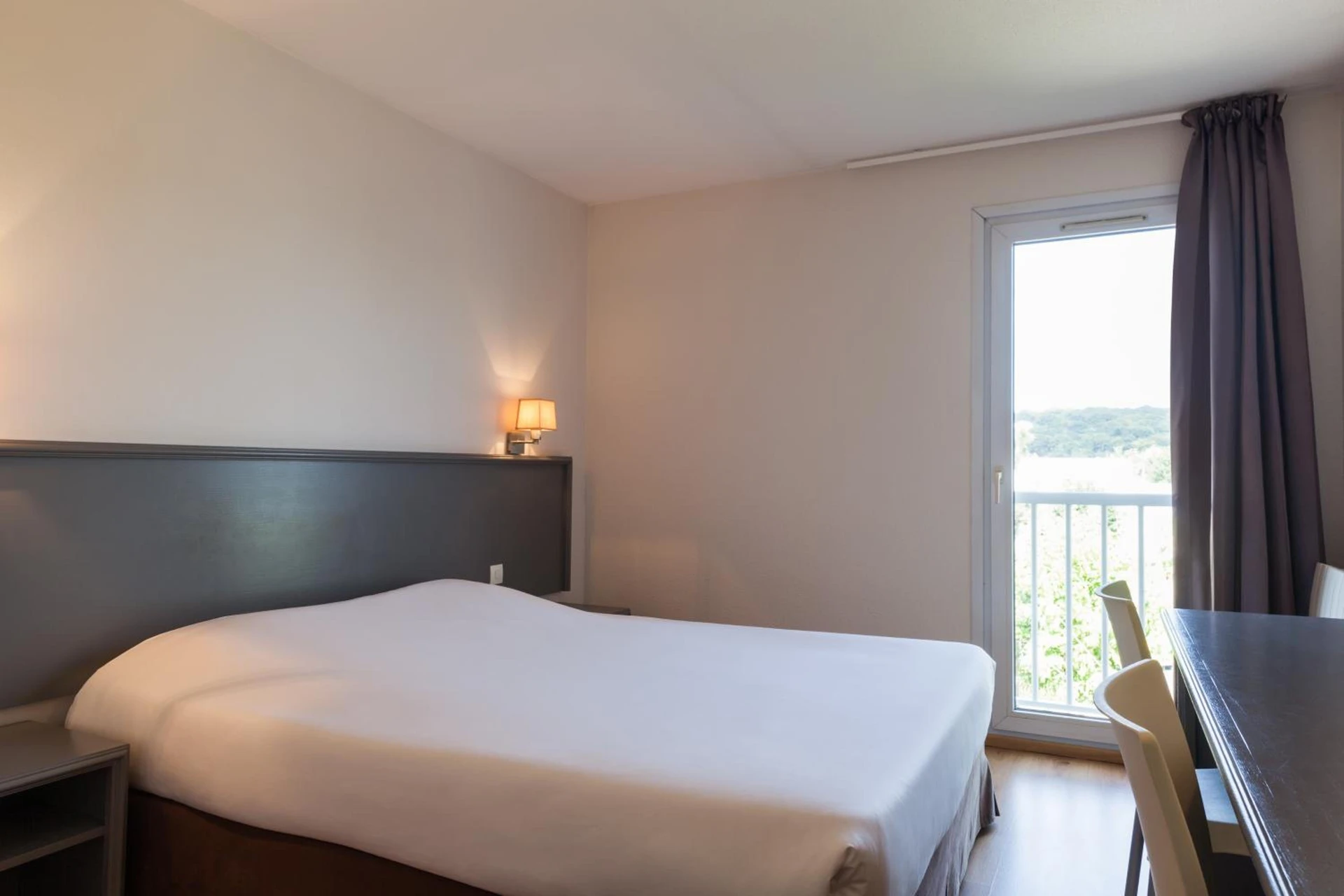 Chambre disponible pour un séminaire d'entreprise à The Originals City, Hôtel Le Louisiane, Belfort Sud - Andelnans