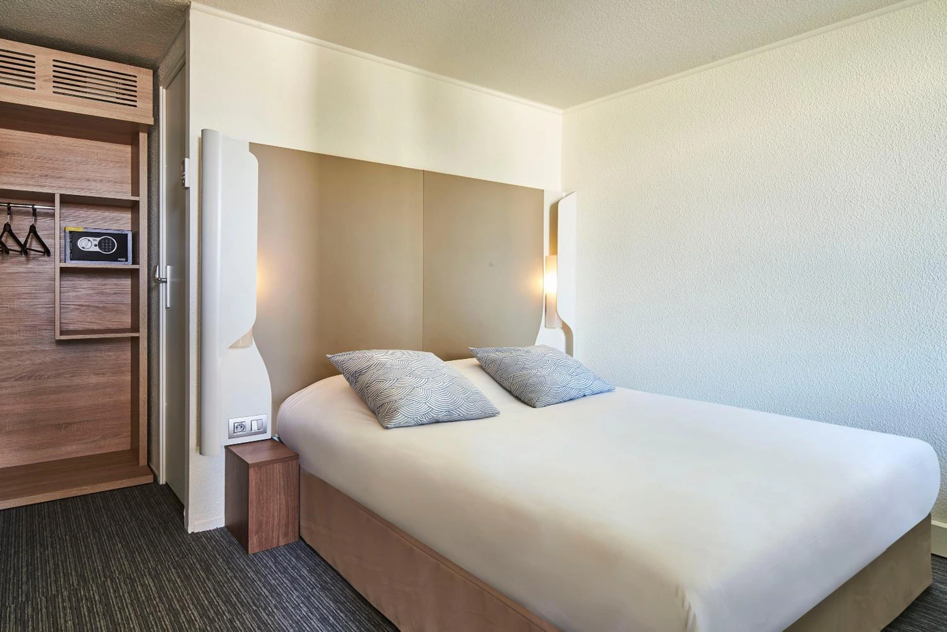 Chambre disponible pour un séminaire d'entreprise à The Originals City Hôtel La Verrière-Yvelines - La Verrière