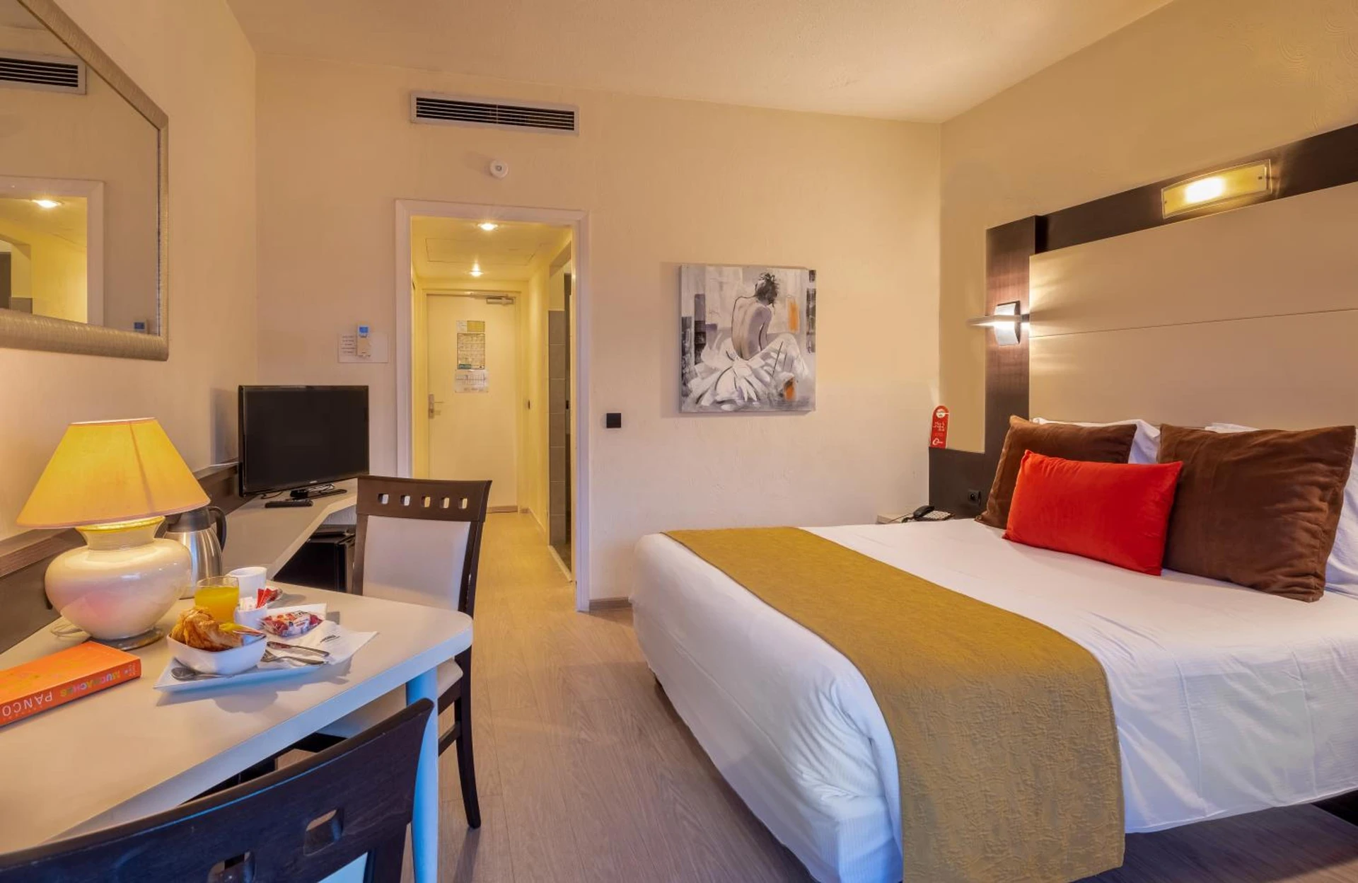 Magnifique chambre pour un séminaire d'entreprise à The Originals City, Hôtel Galaxie, Nice Aéroport - Saint-Laurent-du-Var