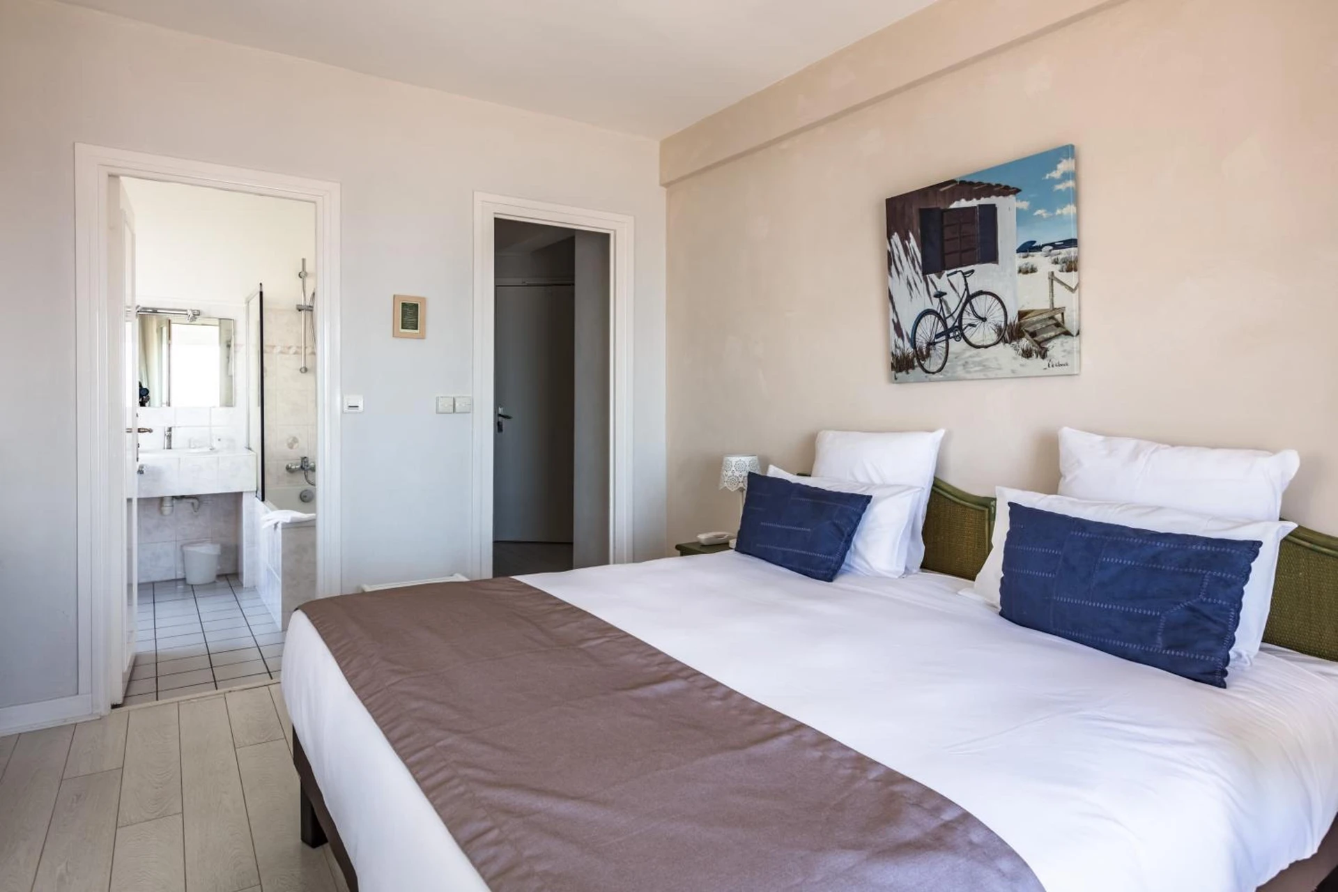 Chambre disponible pour un séminaire d'entreprise à Hôtel The Originals Miramar, Royan Pontaillac - Royan
