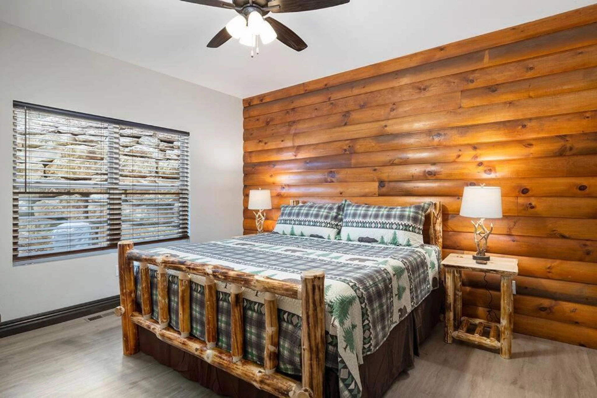 Chambre disponible pour un séminaire d'entreprise à Rock and Timber Lodge - Branson