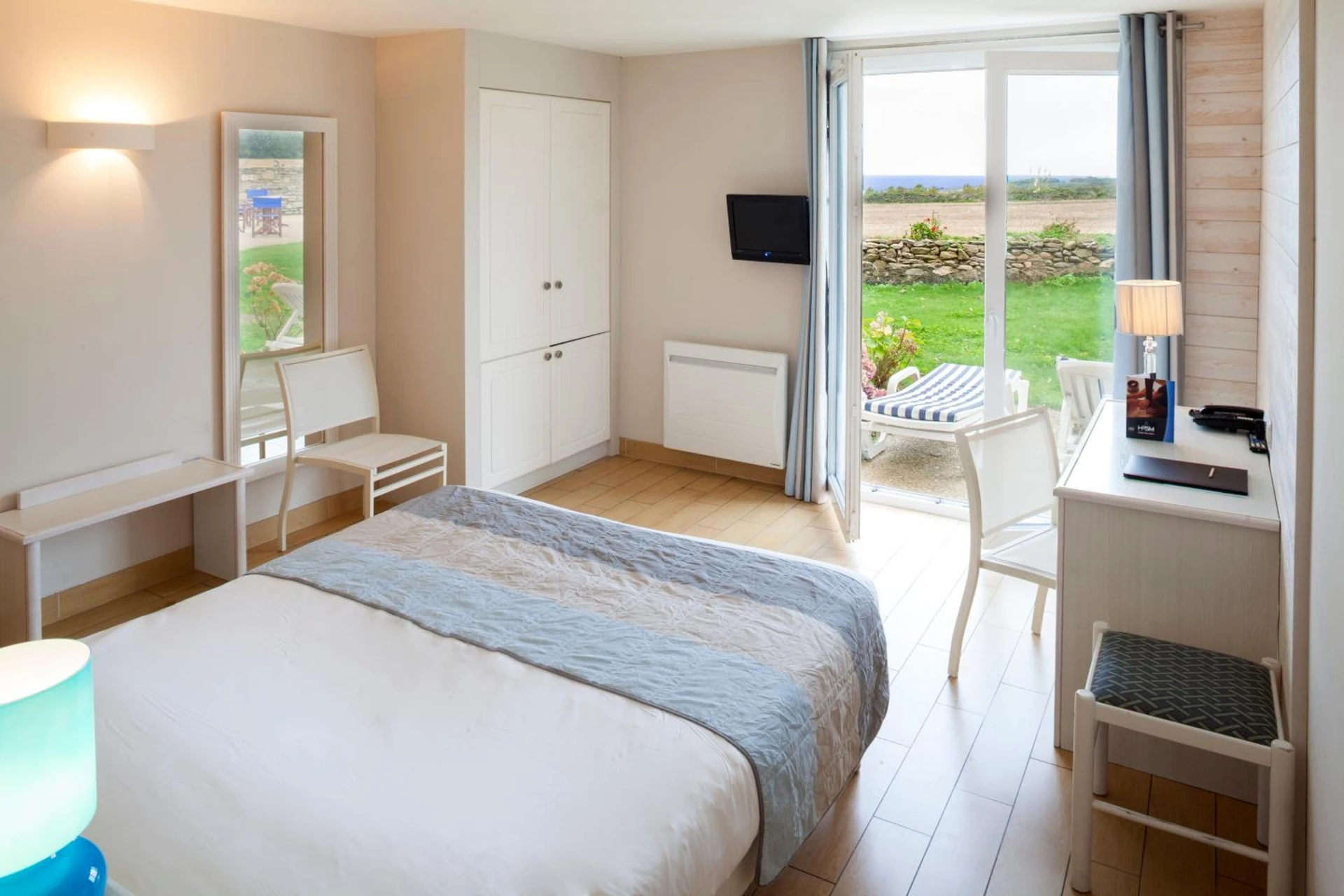 Chambre disponible pour un séminaire d'entreprise à Logis Hôtel Vent d'Iroise - Plougonvelin