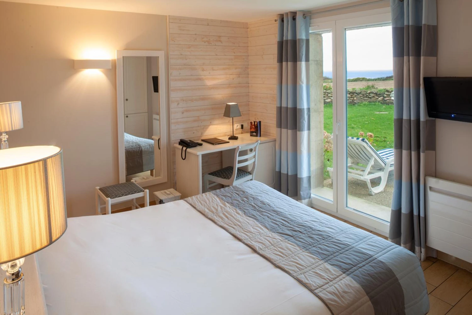 Magnifique chambre pour un séminaire d'entreprise à Logis Hôtel Vent d'Iroise - Plougonvelin