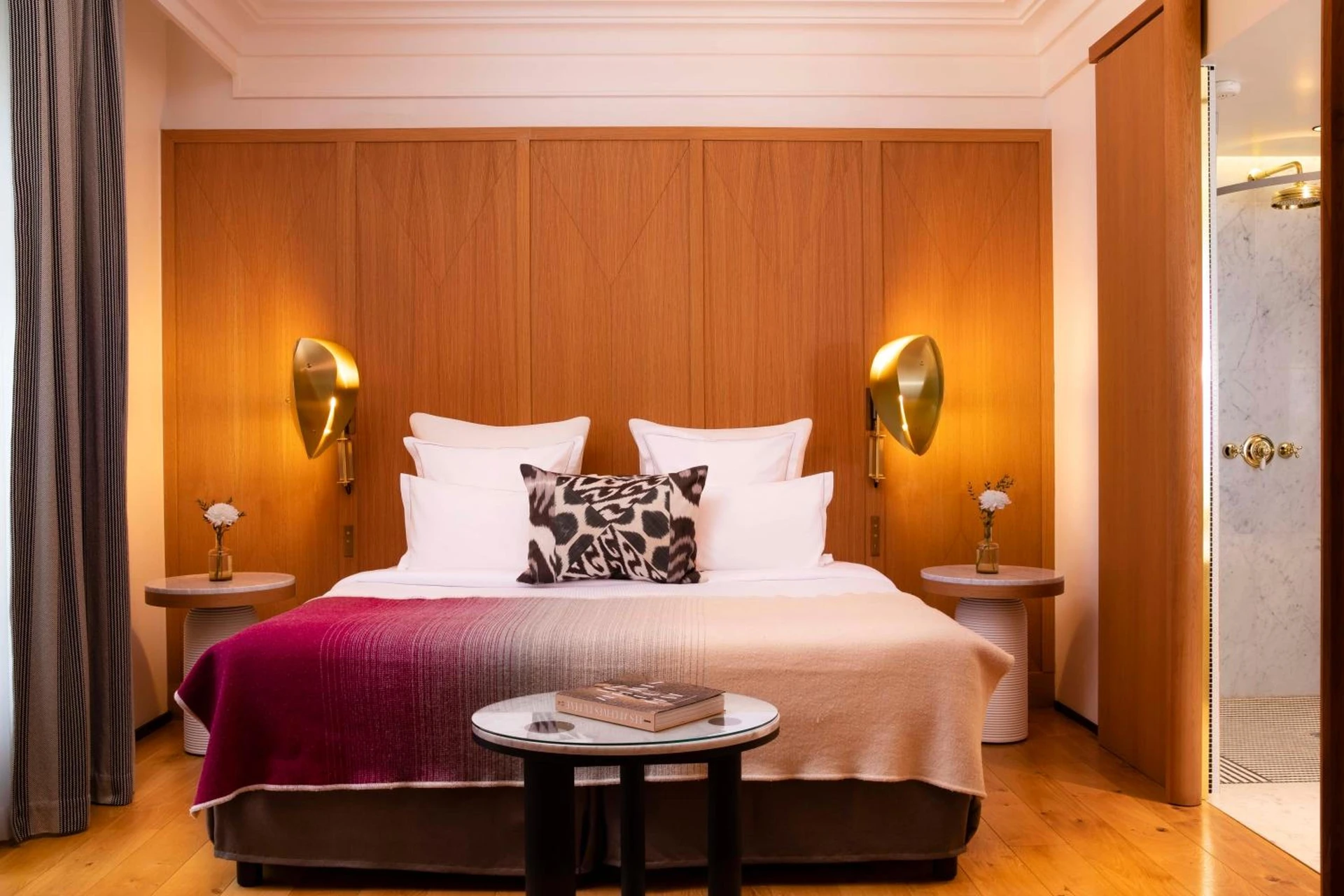 Magnifique chambre pour un séminaire d'entreprise à Hôtel Vernet Champs Elysées Paris - Paris