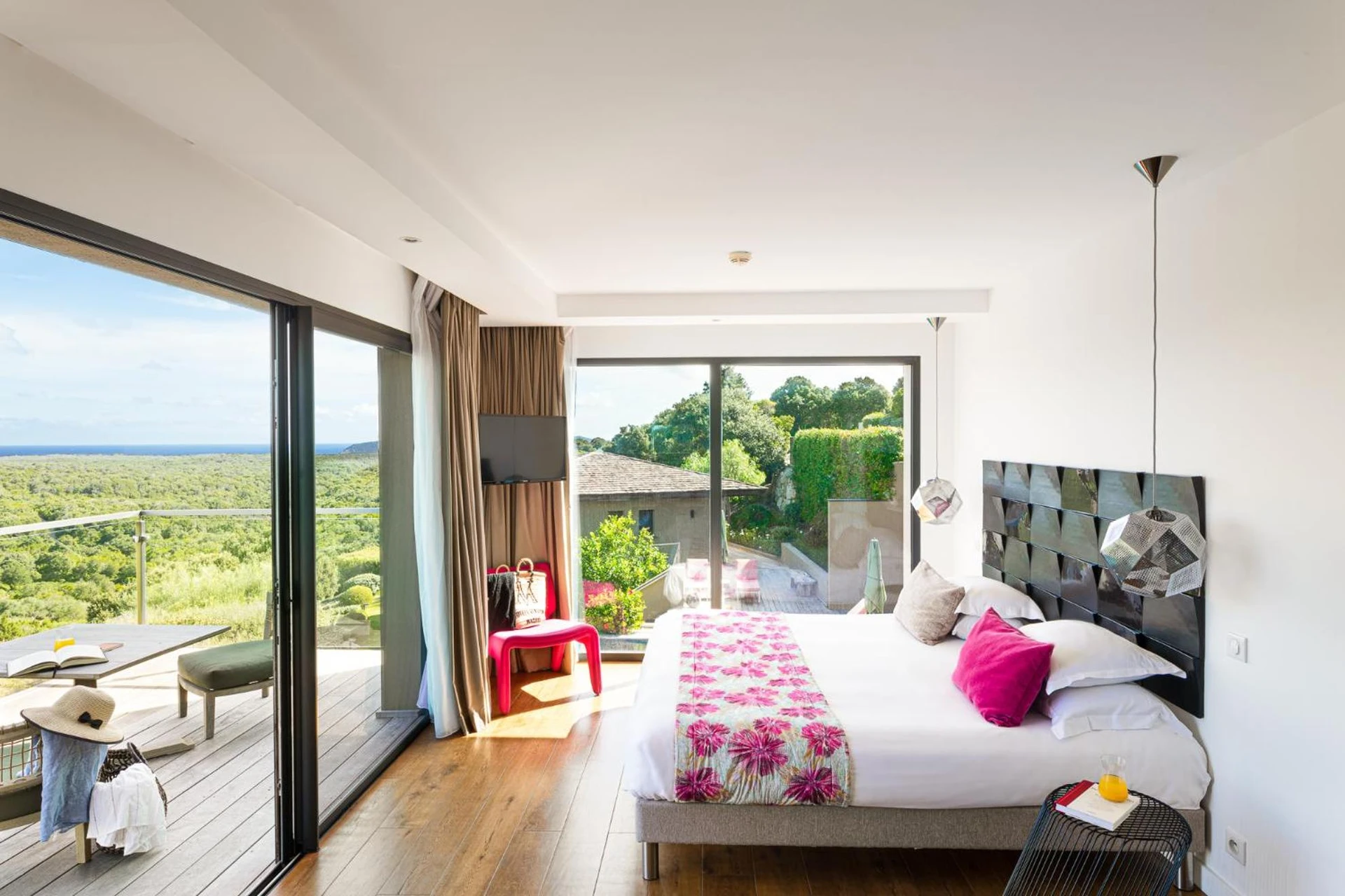 Ambiance de travail pour séminaire d'entreprise à Hôtel Version Maquis Santa Manza - Bonifacio