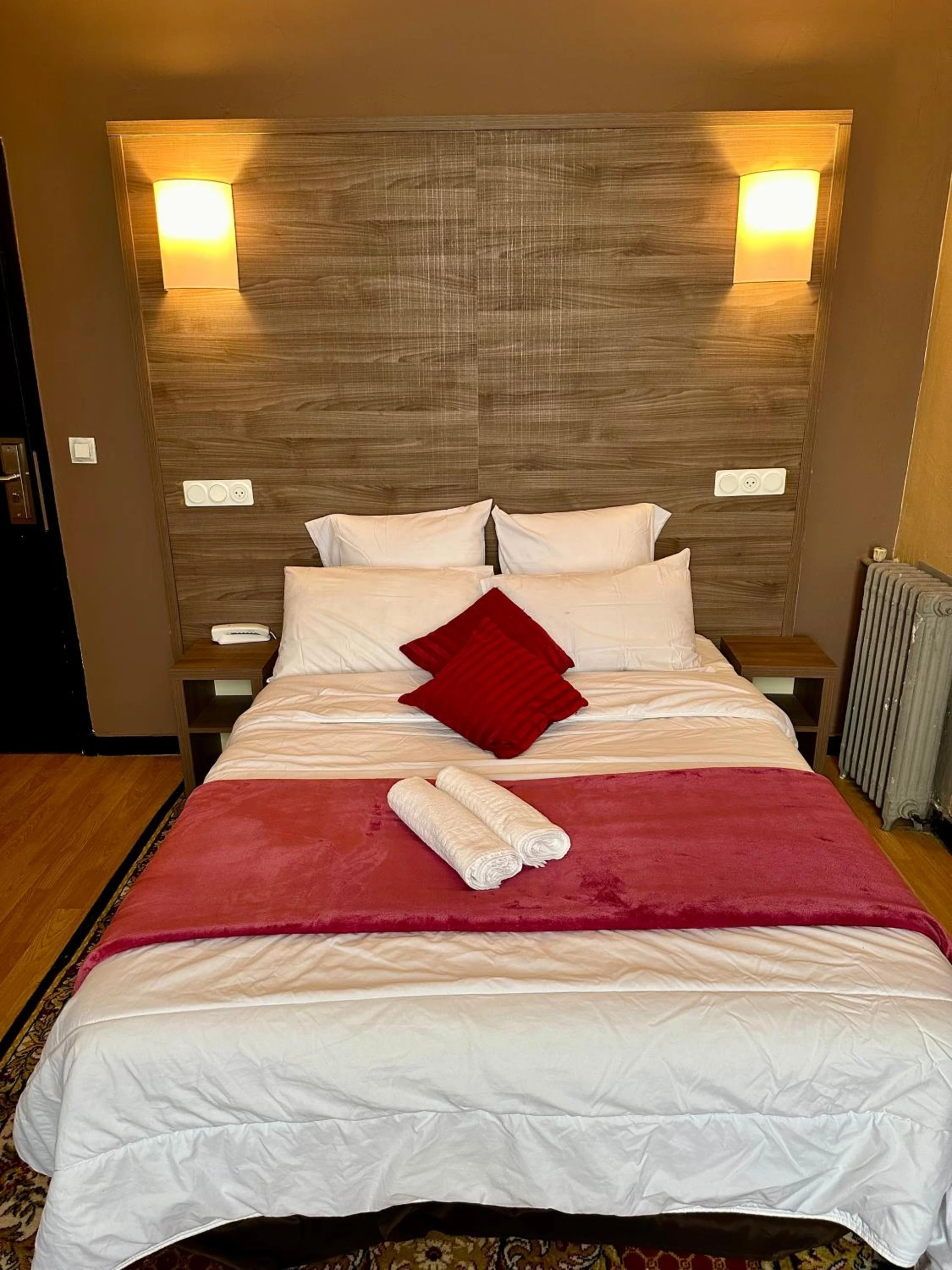 Chambre disponible pour un séminaire d'entreprise à Hotel Victor Hugo - Clamart
