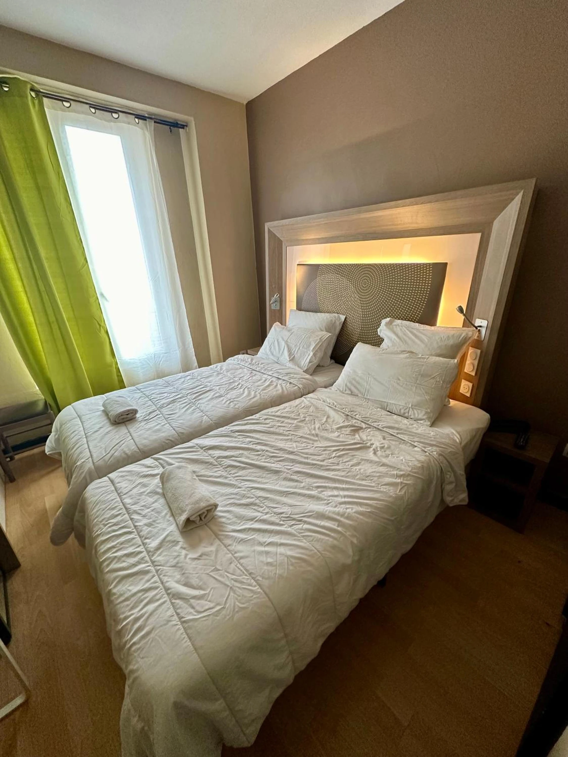 Chambre disponible pour un séminaire d'entreprise à Hotel Victor Hugo - Clamart