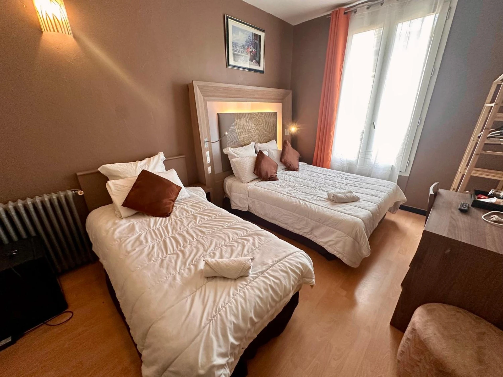 Chambre disponible pour un séminaire d'entreprise à Hotel Victor Hugo - Clamart