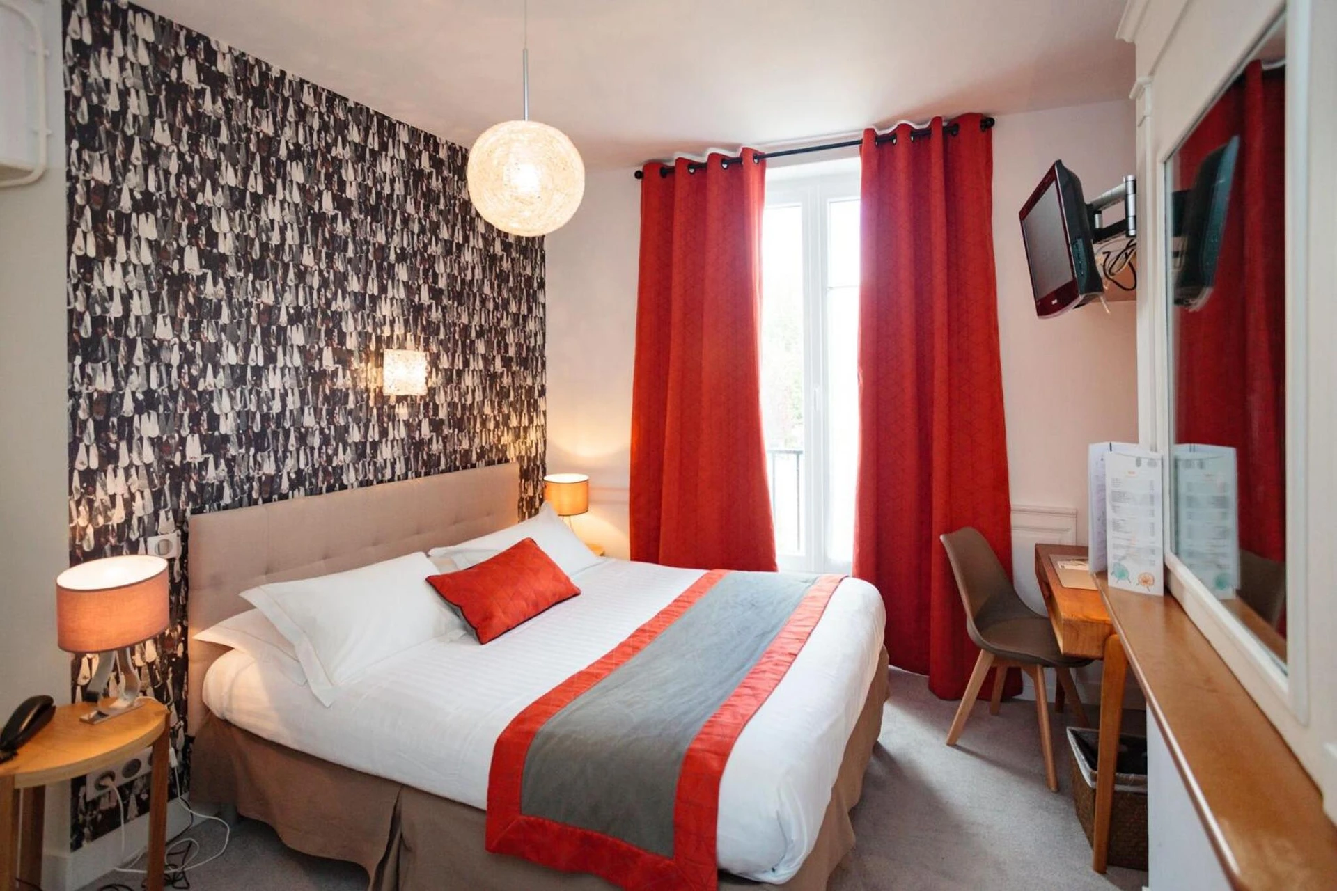 Chambre disponible pour un séminaire d'entreprise à The Originals Boutique, Hôtel Victoria, Fontainebleau - Fontainebleau