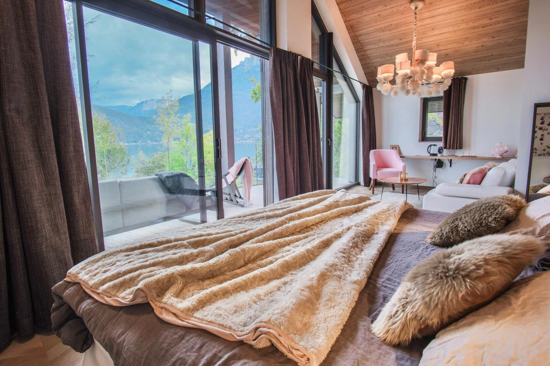 Chambre disponible pour un séminaire d'entreprise à Villa Caroline, Lac d'Annecy - Duingt