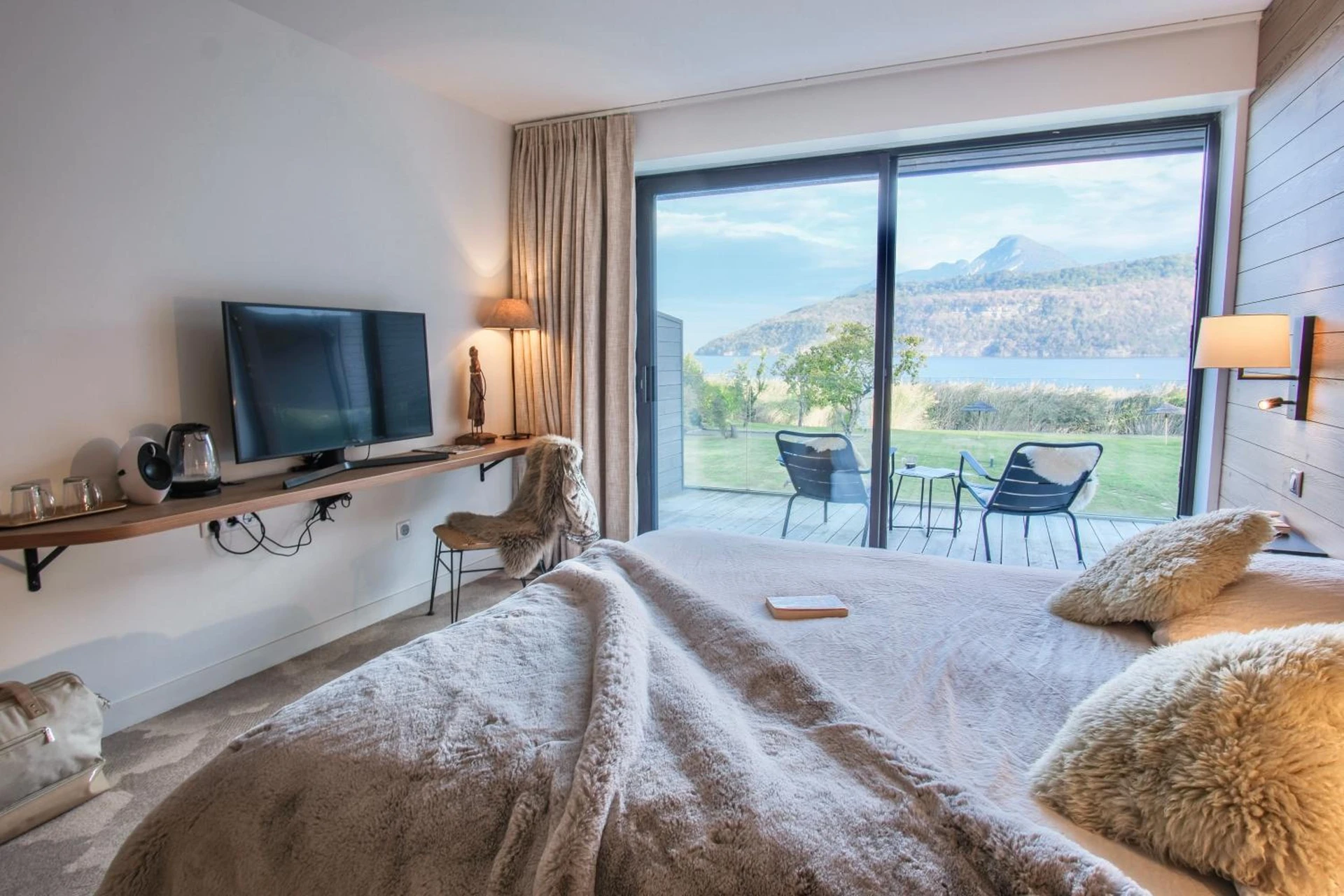 Magnifique chambre pour un séminaire d'entreprise à Villa Caroline, Lac d'Annecy - Duingt