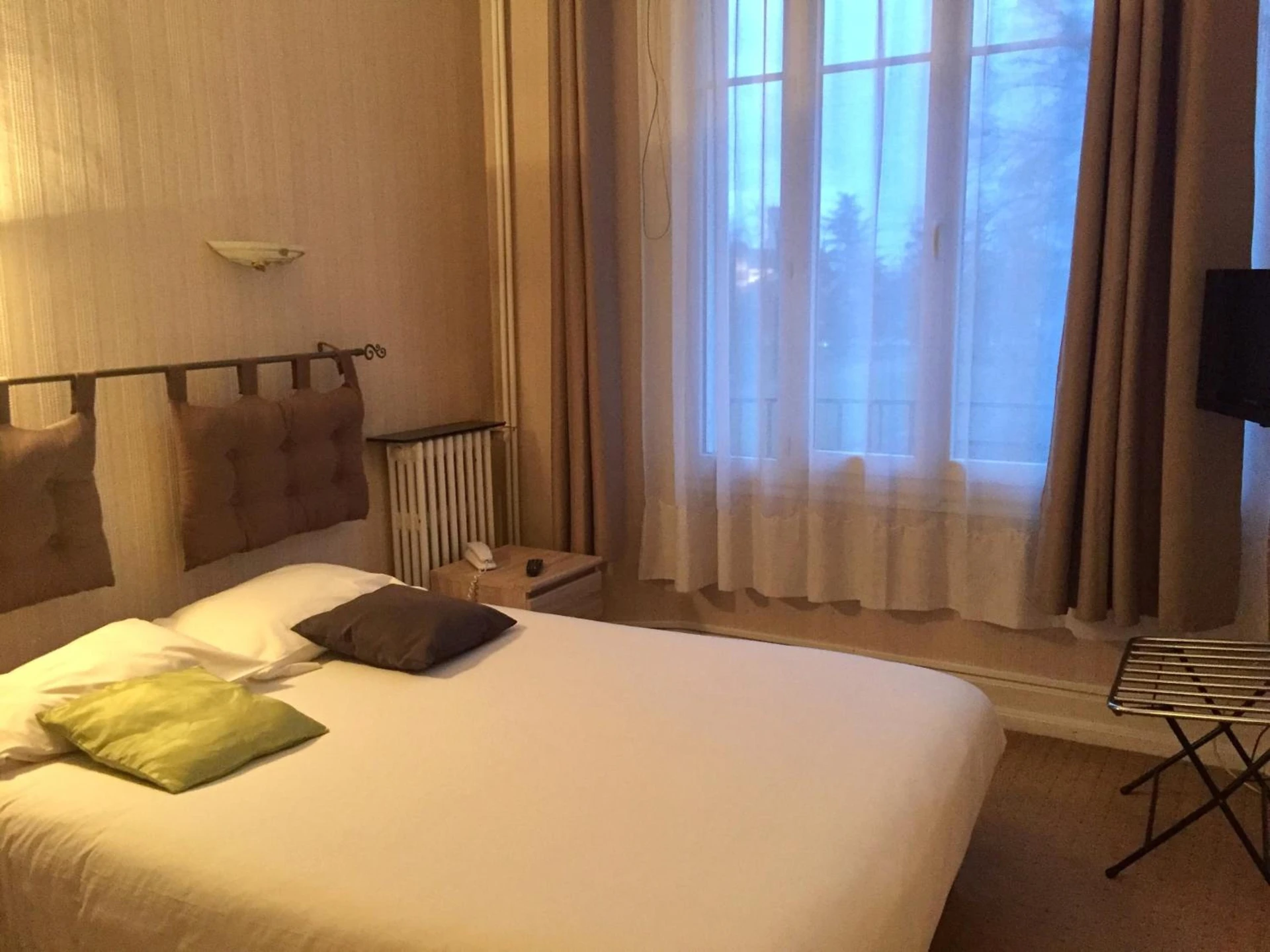 Chambre disponible pour un séminaire d'entreprise à Hôtel Villa Du Parc - Nevers