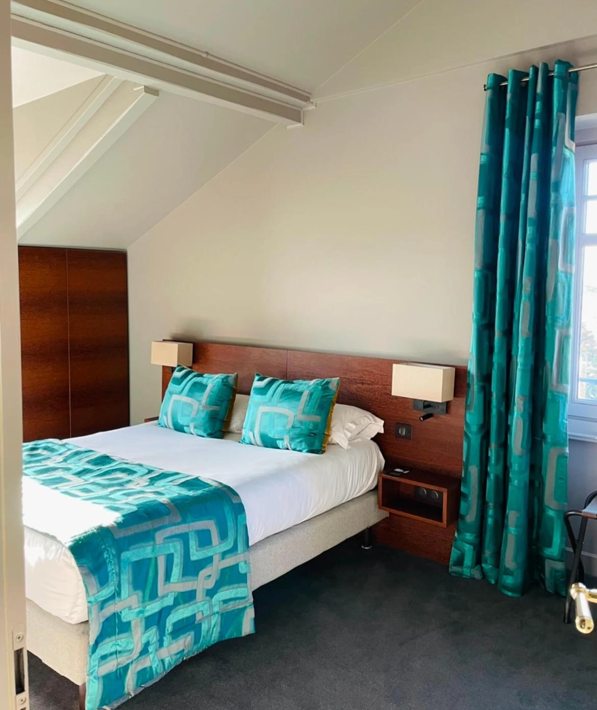 Chambre disponible pour un séminaire d'entreprise à Hôtel Villa la Renaissance - Bayonne