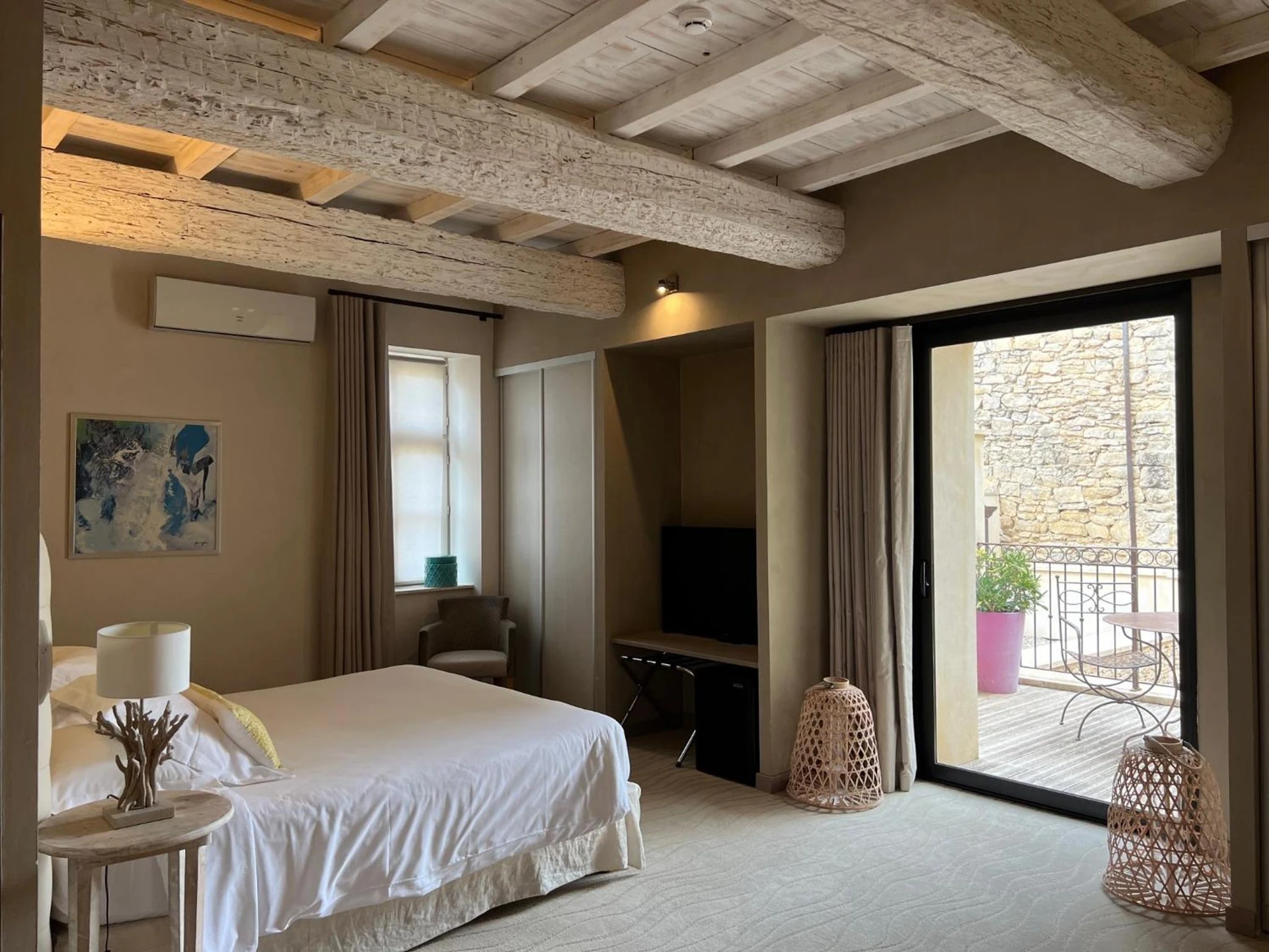 Chambre disponible pour un séminaire d'entreprise à Boutique Hôtel La Villa MONTESQUIEU - Laudun-l'Ardoise