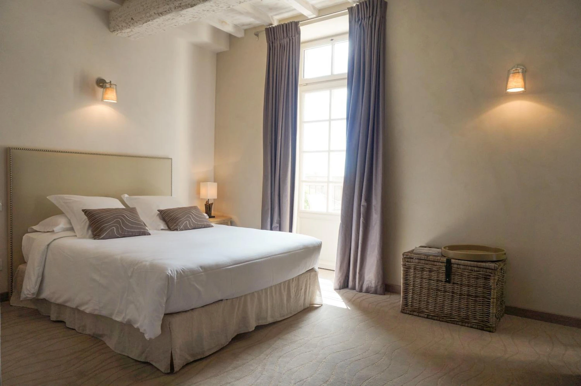 Chambre disponible pour un séminaire d'entreprise à Boutique Hôtel La Villa MONTESQUIEU - Laudun-l'Ardoise