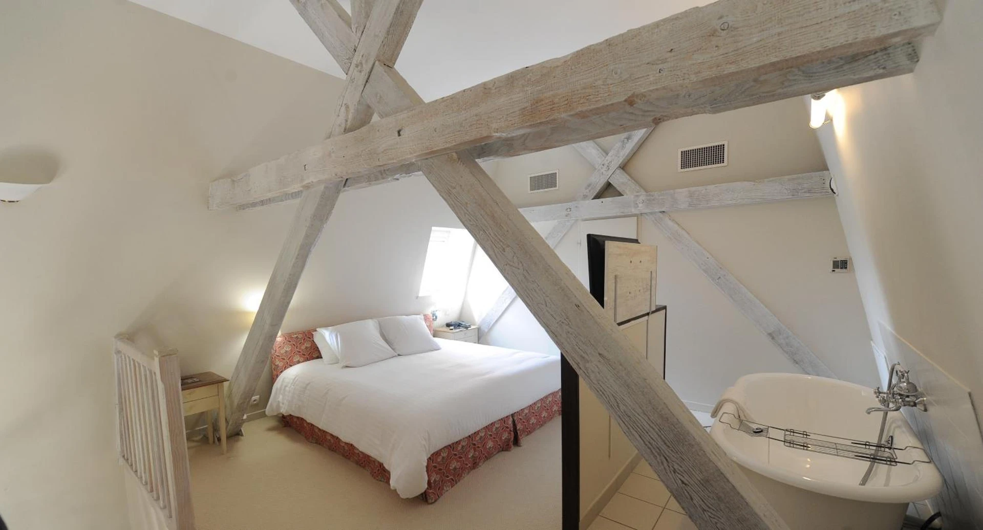 Chambre disponible pour un séminaire d'entreprise à Hôtel Villa Navarre - Pau