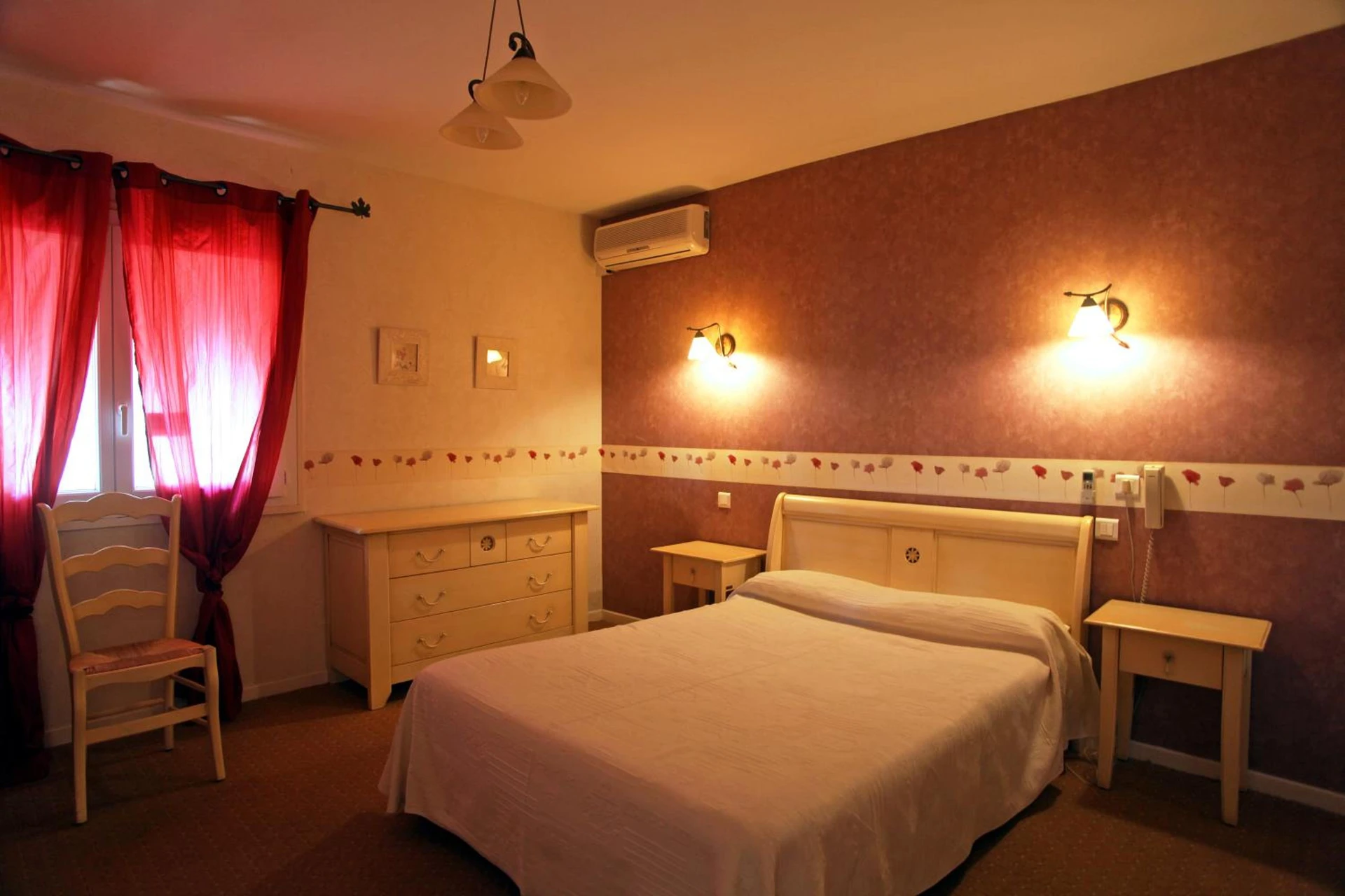 Chambre disponible pour un séminaire d'entreprise à Hôtel restaurant LOGIS HOTELLERIE DE BALAJAN - Vic-la-Gardiole