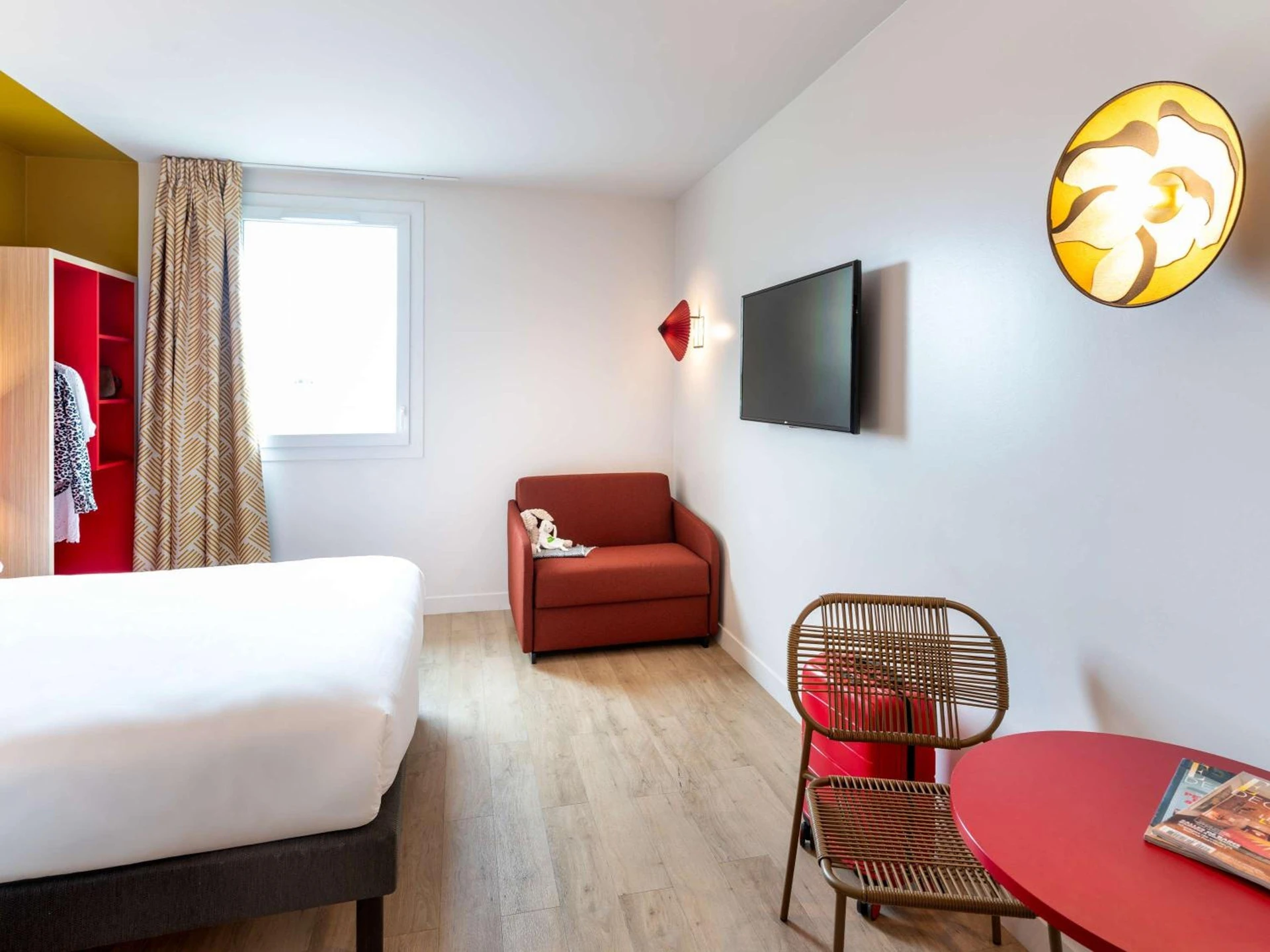 Magnifique chambre pour un séminaire d'entreprise à ibis Styles Prévessin Genève Aéroport - Prévessin-Moëns