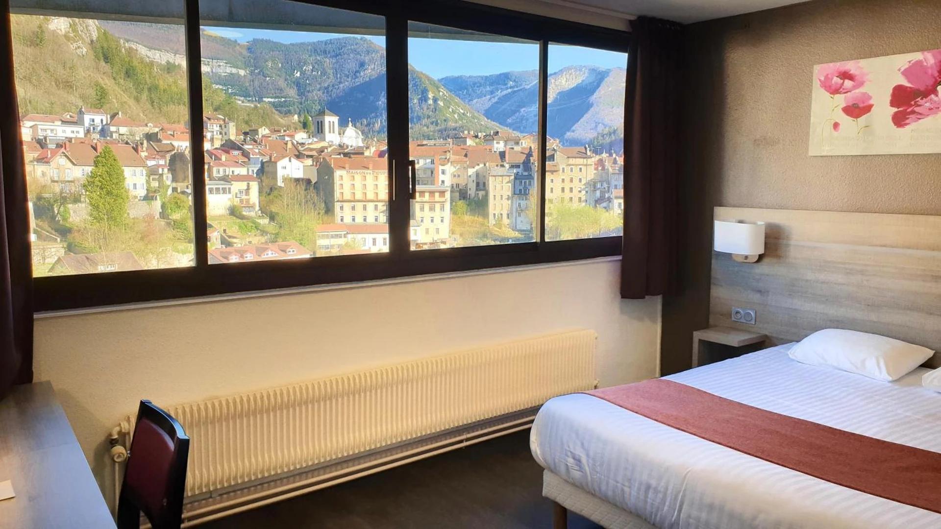 Chambre disponible pour un séminaire d'entreprise à Jura Hotel Restaurant Le Panoramic - Saint-Claude