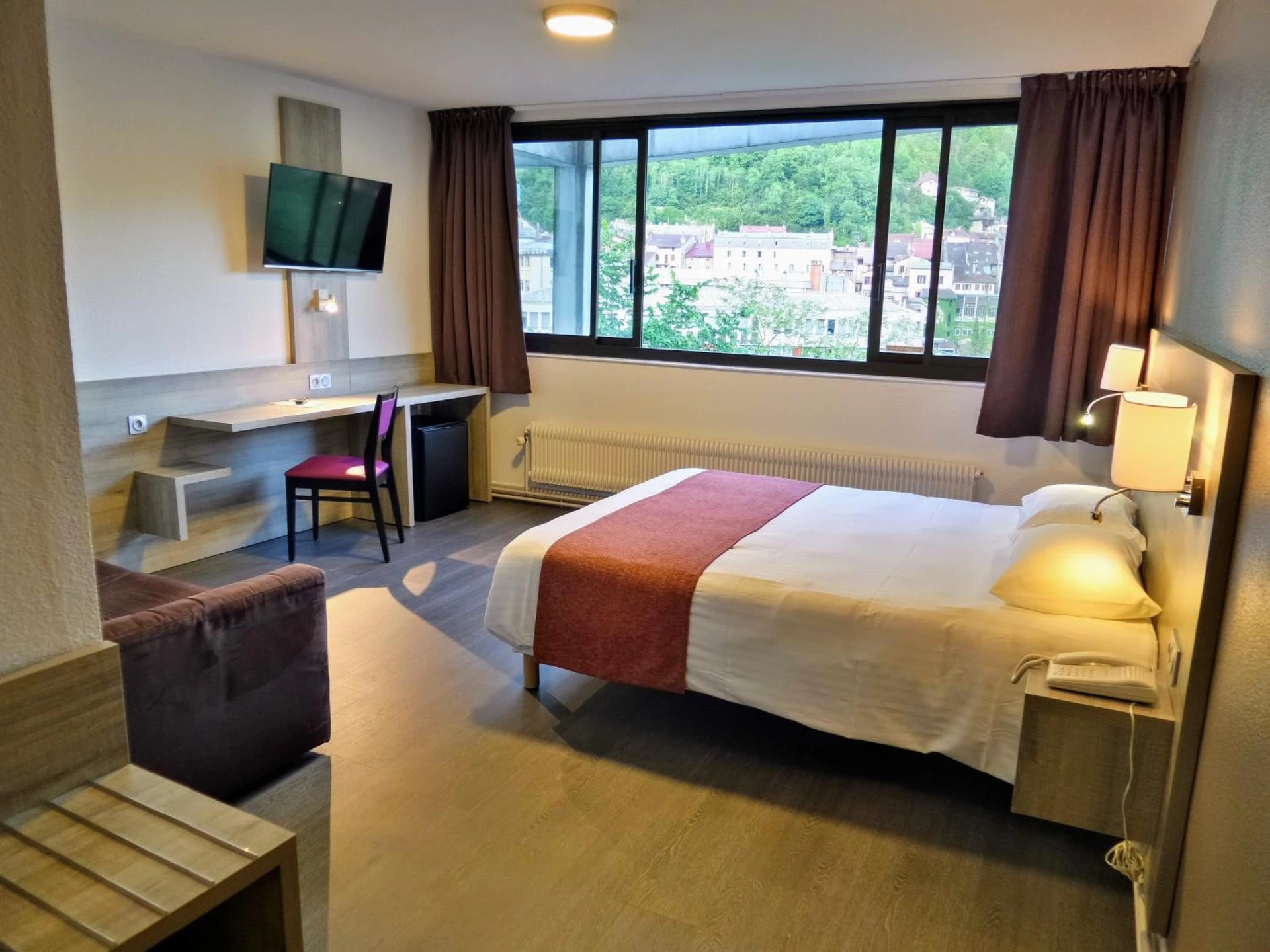 Chambre disponible pour un séminaire d'entreprise à Jura Hotel Restaurant Le Panoramic - Saint-Claude