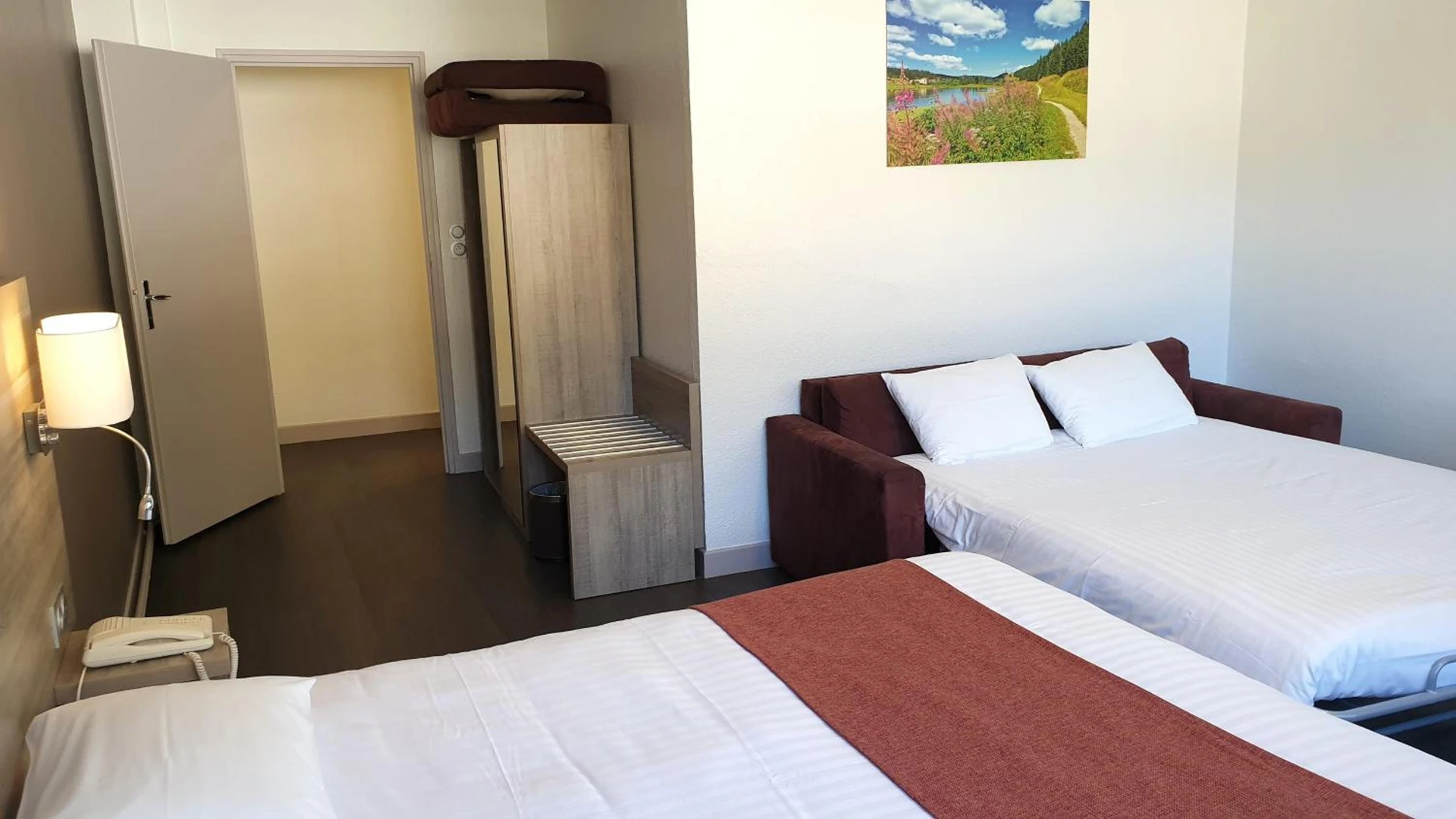 Chambre disponible pour un séminaire d'entreprise à Jura Hotel Restaurant Le Panoramic - Saint-Claude