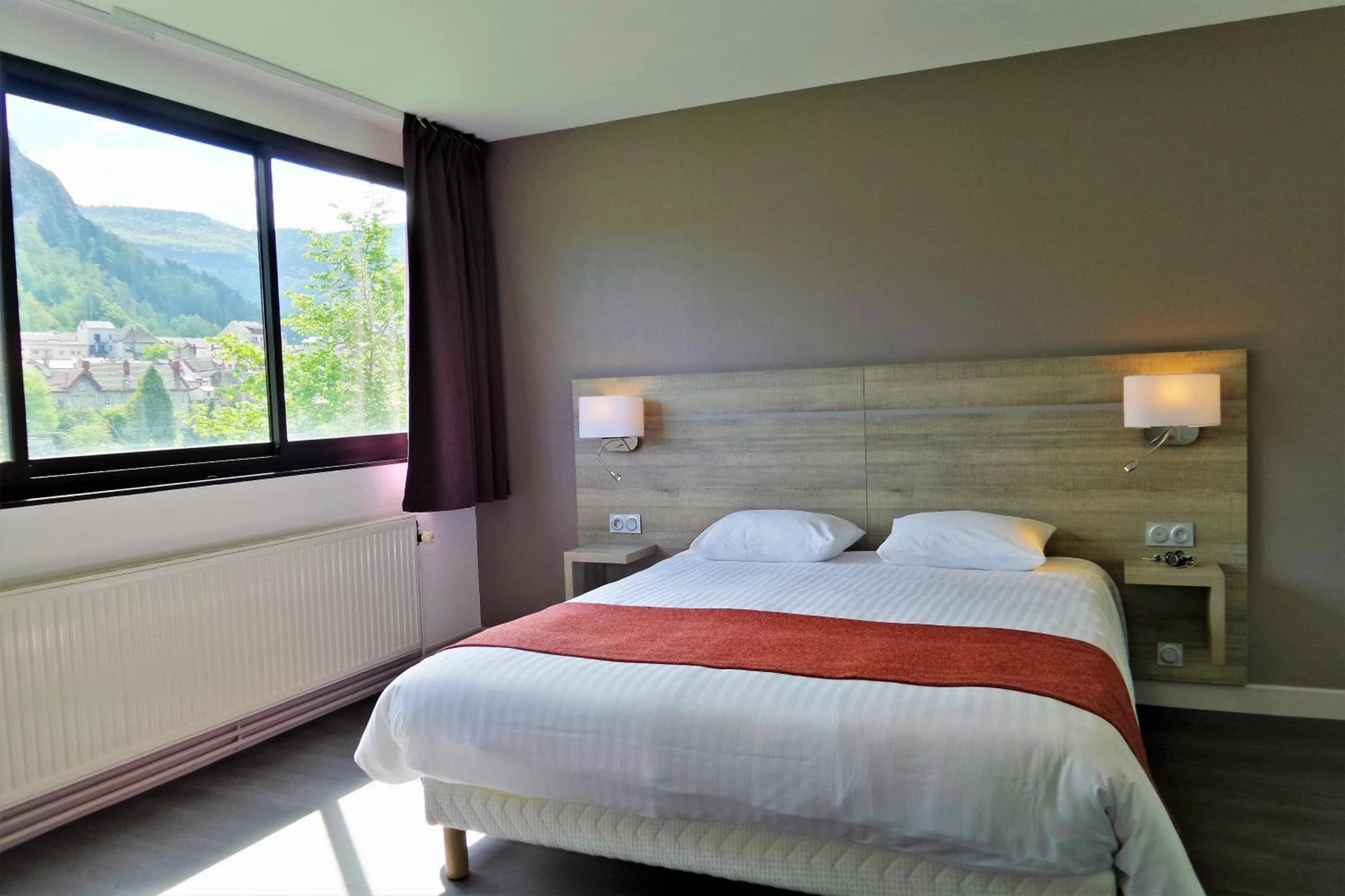 Chambre disponible pour un séminaire d'entreprise à Jura Hotel Restaurant Le Panoramic - Saint-Claude
