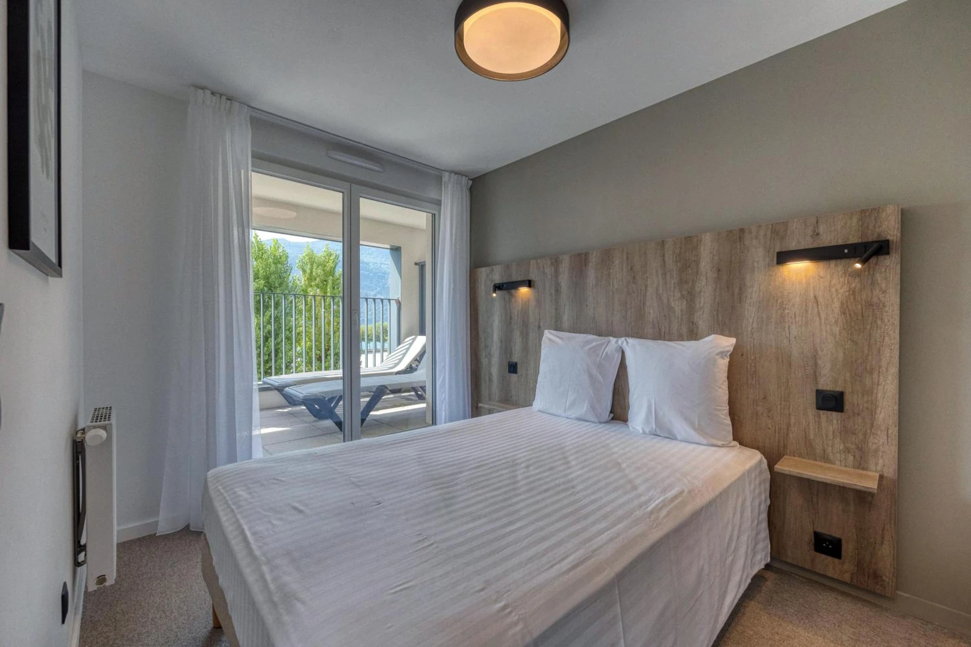 Chambre disponible pour un séminaire d'entreprise à KOSY APPART'HÔTELS - Résidence du Lac - Aix-les-Bains