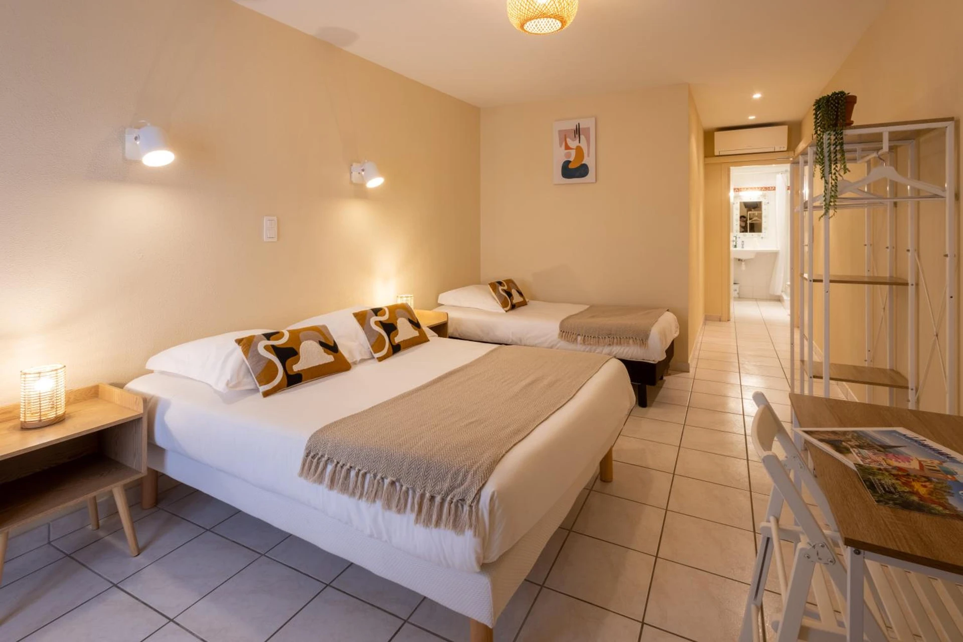Chambre disponible pour un séminaire d'entreprise à L'Aptois Hôtel - Apt